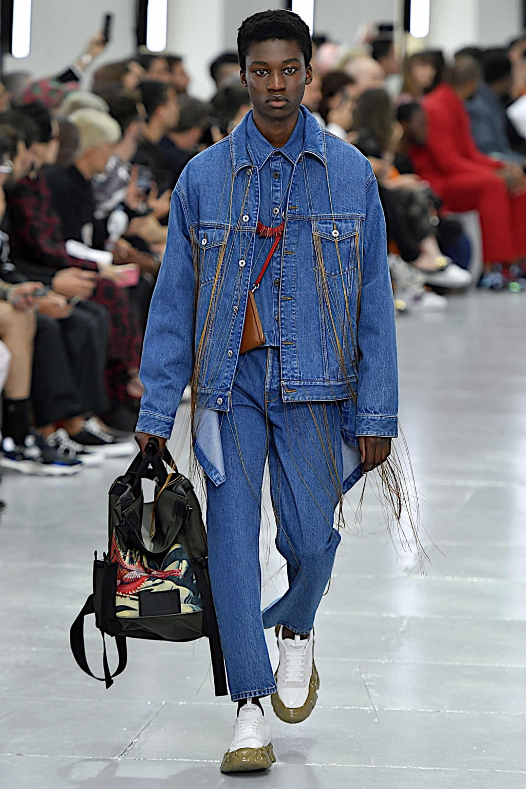 Fashion Week Paris Spring/Summer 2020 look 19 from the Valentino collection menswear