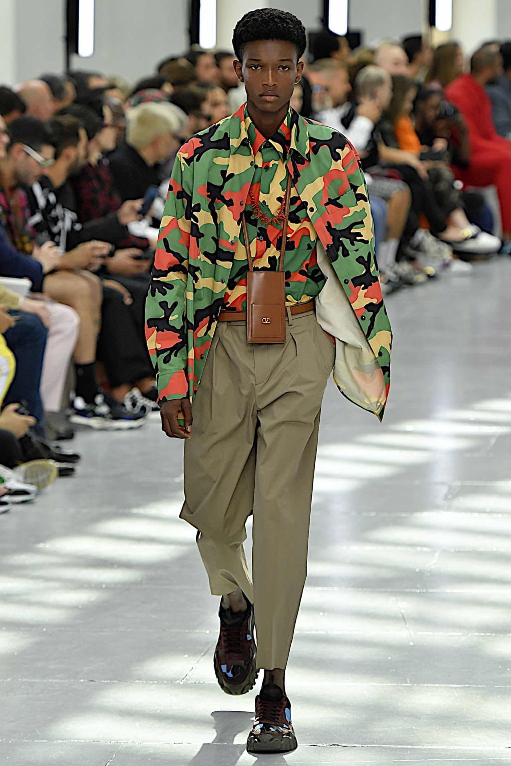 Fashion Week Paris Spring/Summer 2020 look 29 from the Valentino collection 男装