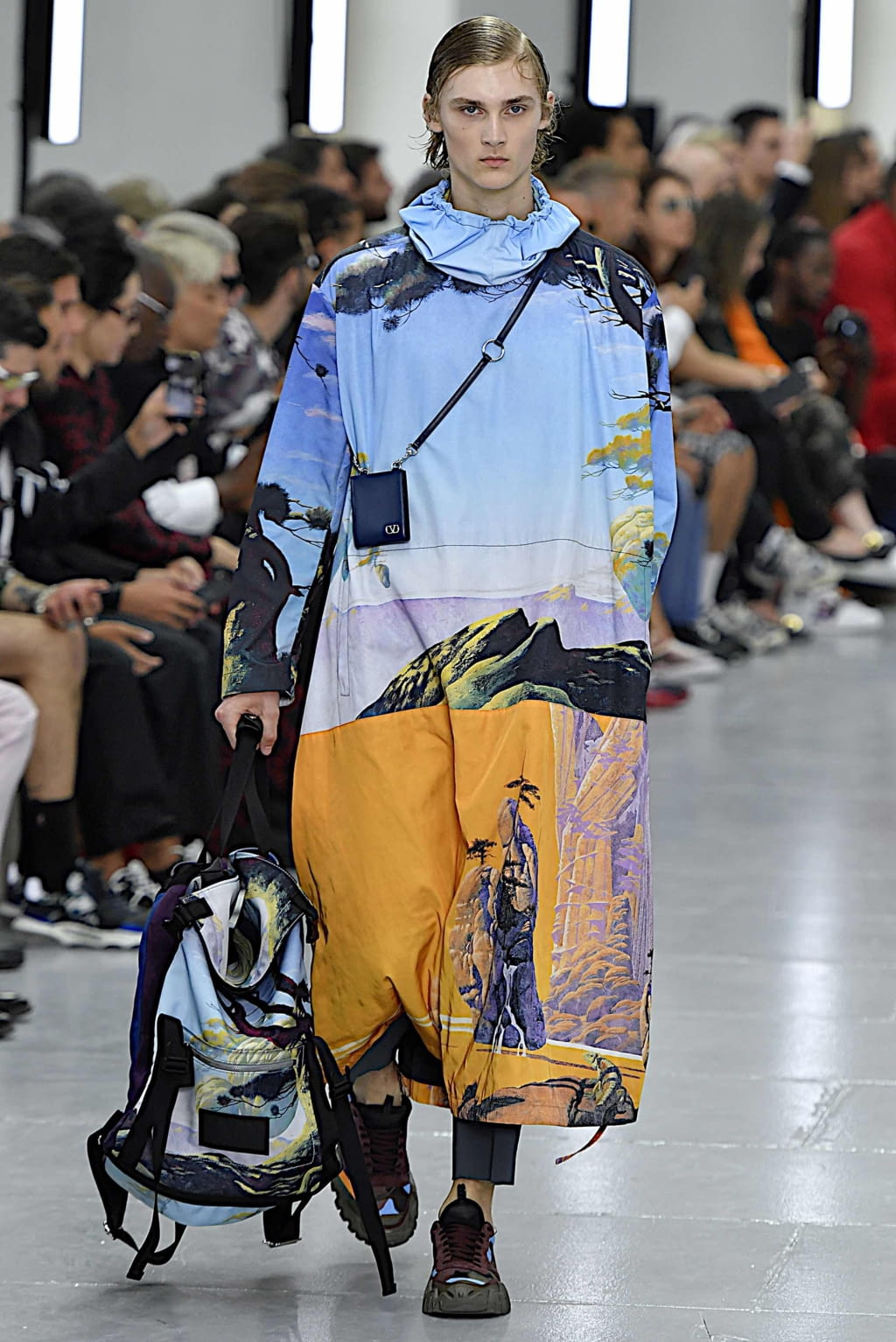 Fashion Week Paris Spring/Summer 2020 look 18 from the Valentino collection menswear