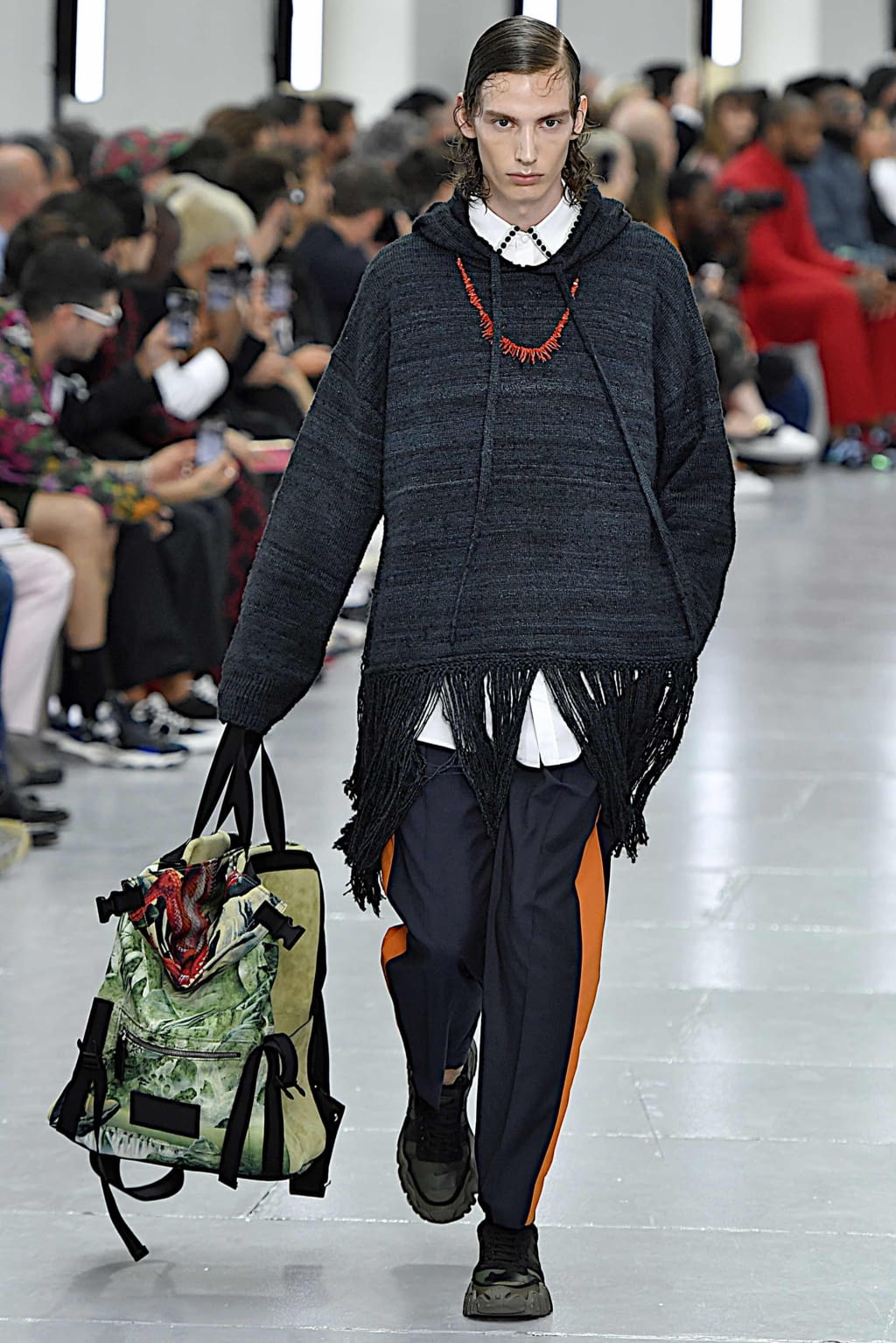 Fashion Week Paris Spring/Summer 2020 look 15 from the Valentino collection 男装