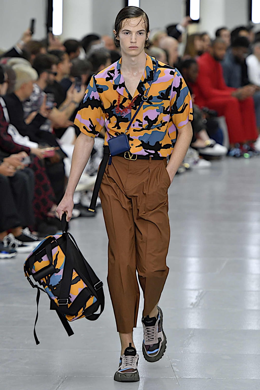 Fashion Week Paris Spring/Summer 2020 look 7 from the Valentino collection 男装