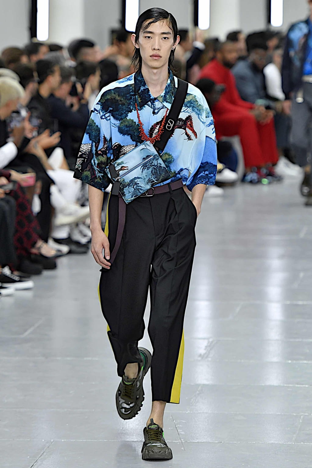 Fashion Week Paris Spring/Summer 2020 look 11 from the Valentino collection menswear