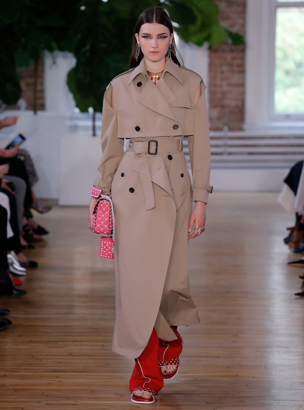 Fashion Week Paris Resort 2018 look 11 from the Valentino collection womenswear