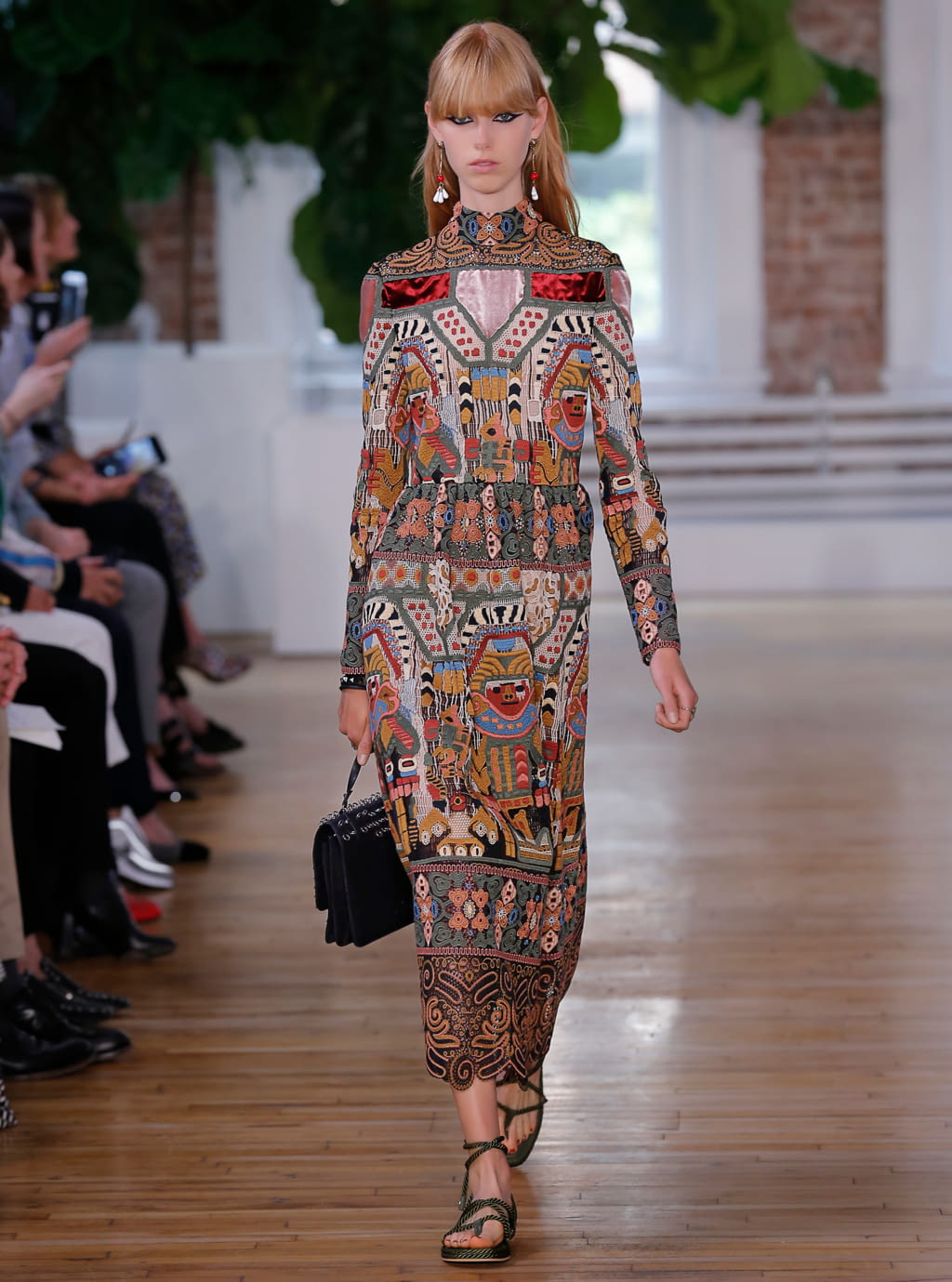 Fashion Week Paris Resort 2018 look 20 from the Valentino collection womenswear