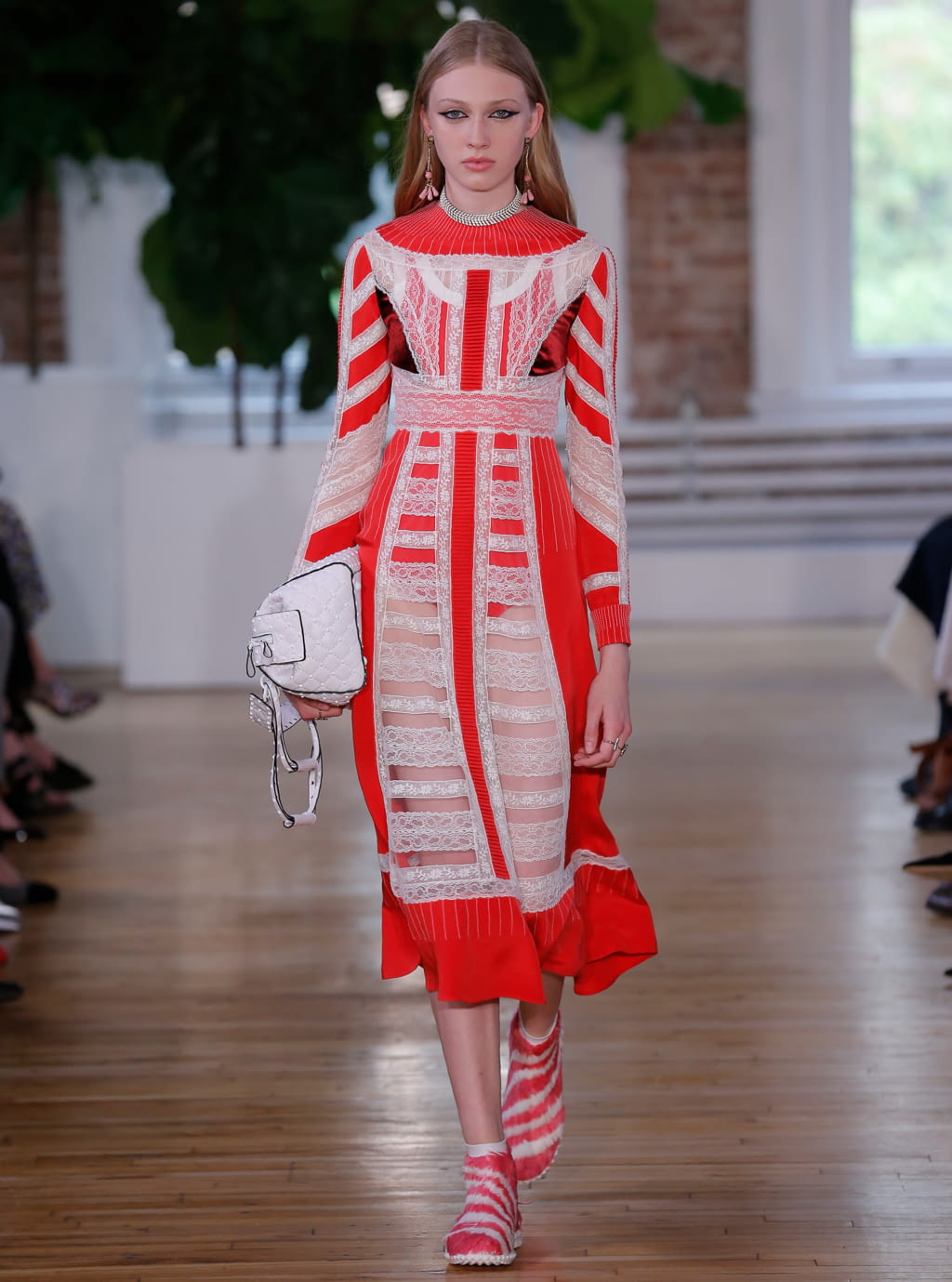 Fashion Week Paris Resort 2018 look 23 from the Valentino collection womenswear