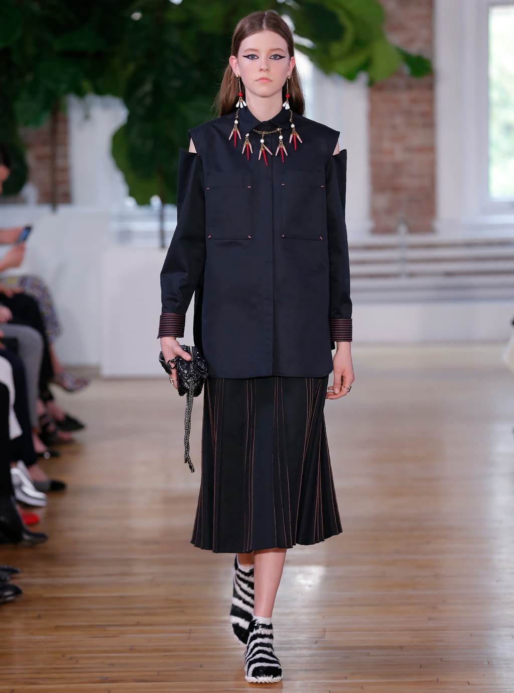 Fashion Week Paris Resort 2018 look 25 from the Valentino collection womenswear