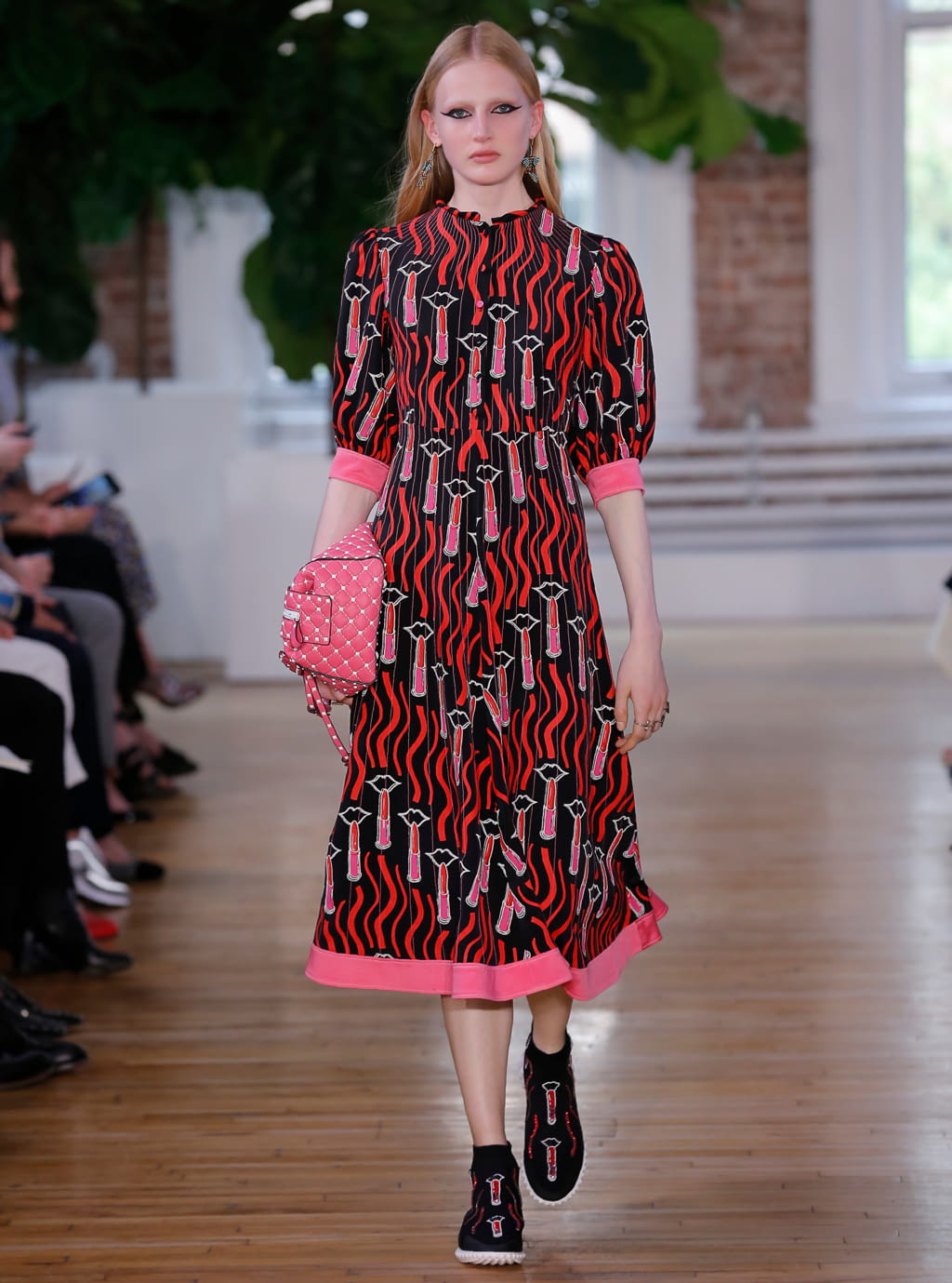 Fashion Week Paris Resort 2018 look 28 from the Valentino collection womenswear