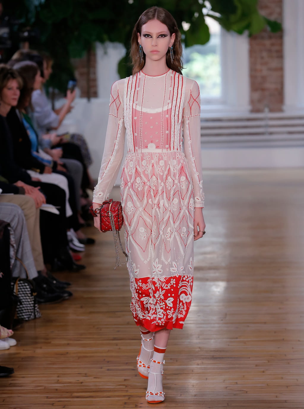 Fashion Week Paris Resort 2018 look 35 from the Valentino collection 女装