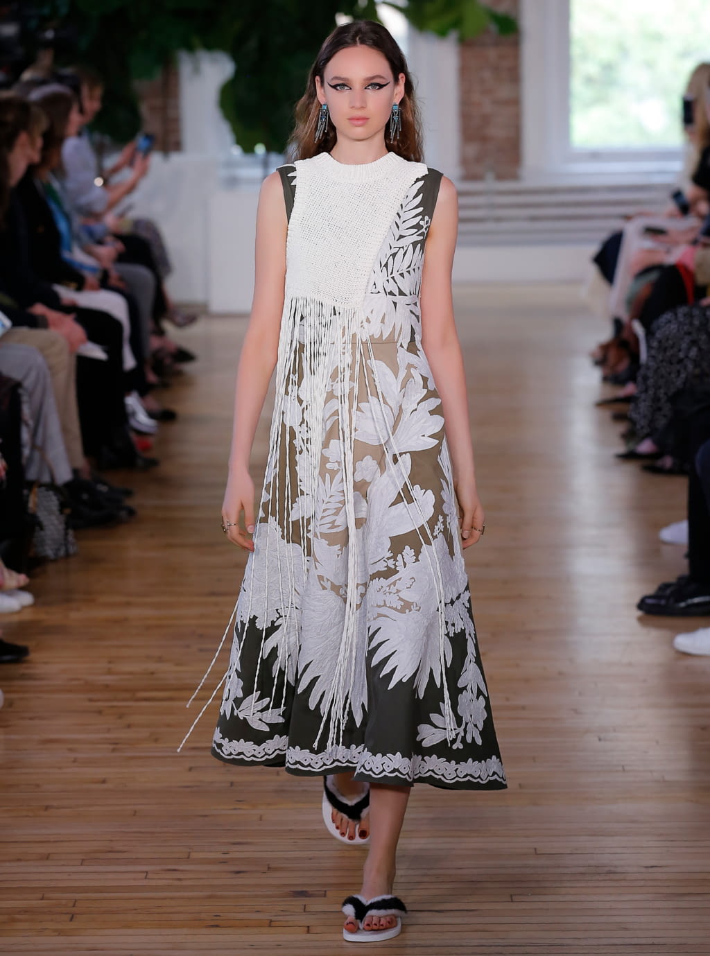 Fashion Week Paris Resort 2018 look 40 from the Valentino collection womenswear