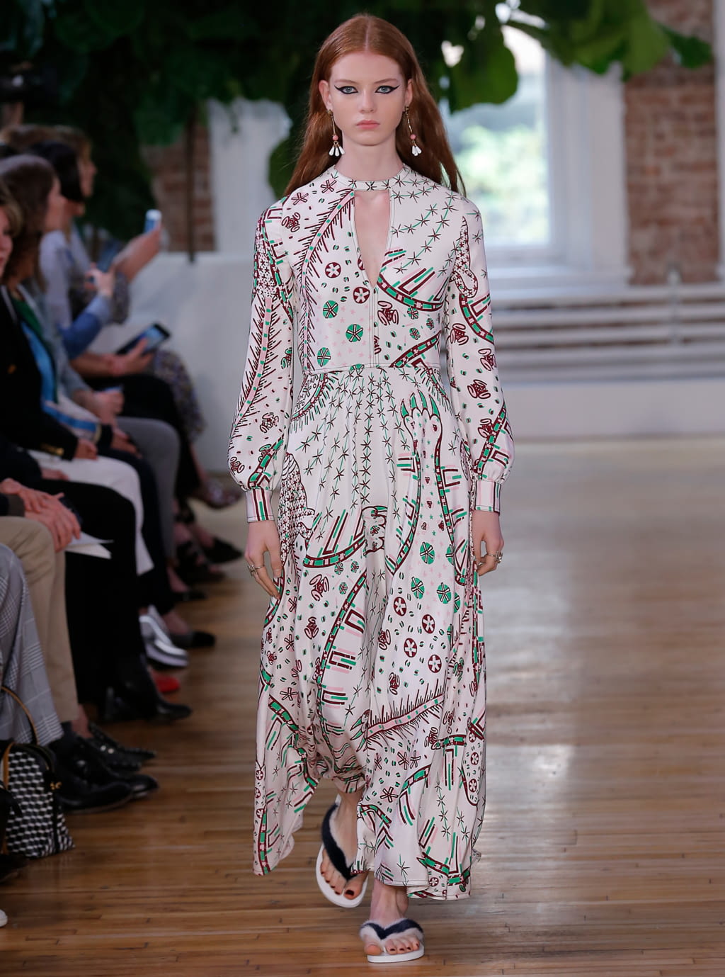 Fashion Week Paris Resort 2018 look 42 from the Valentino collection womenswear