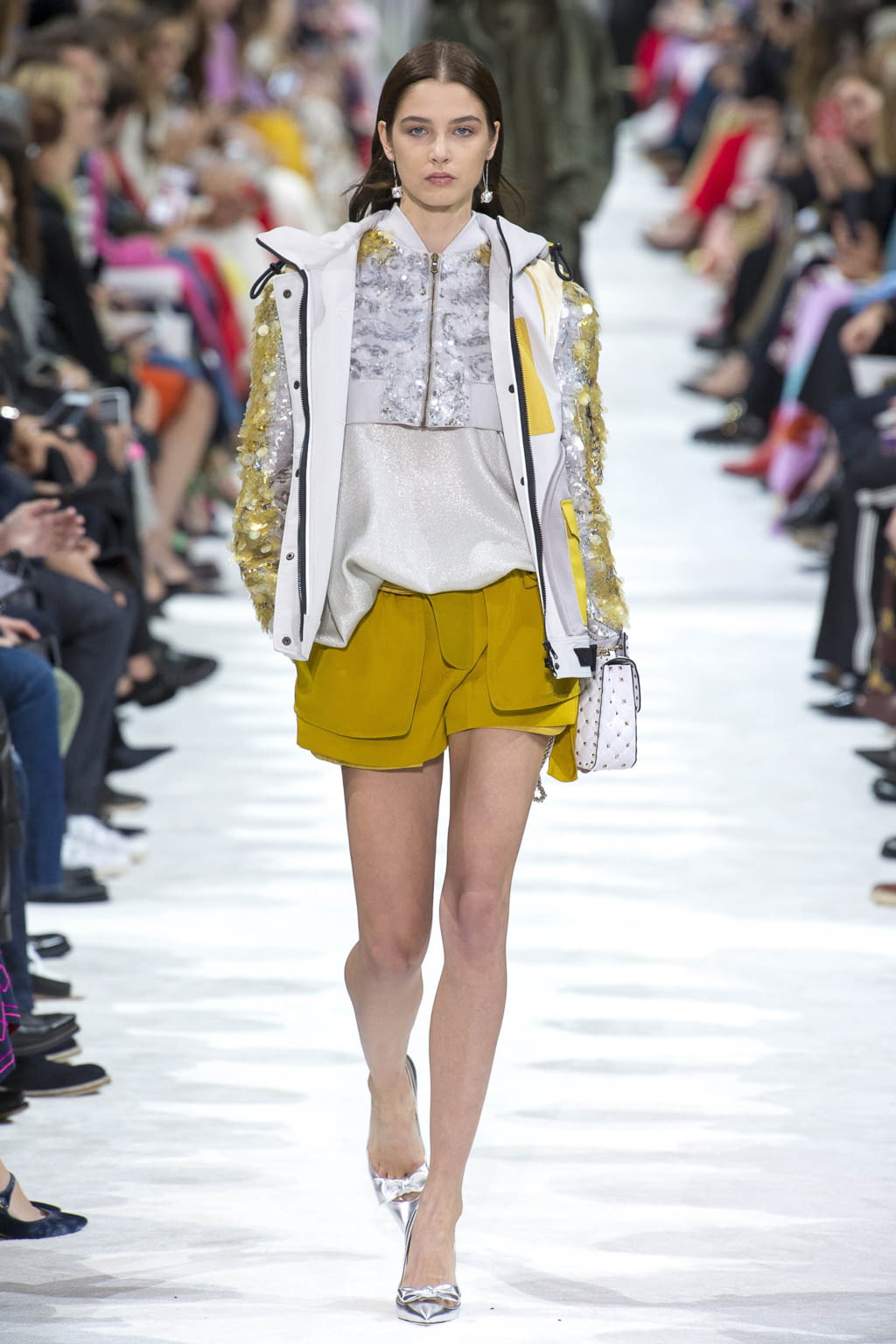 Fashion Week Paris Spring/Summer 2018 look 15 from the Valentino collection 女装