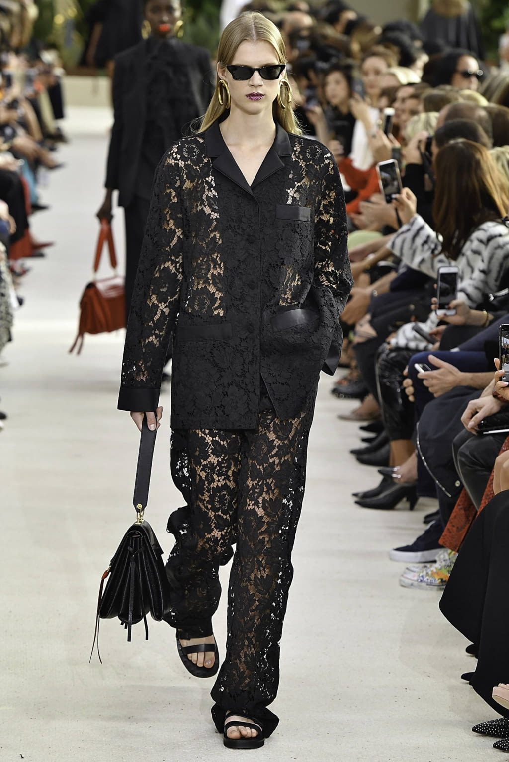 Fashion Week Paris Spring/Summer 2019 look 11 from the Valentino collection 女装