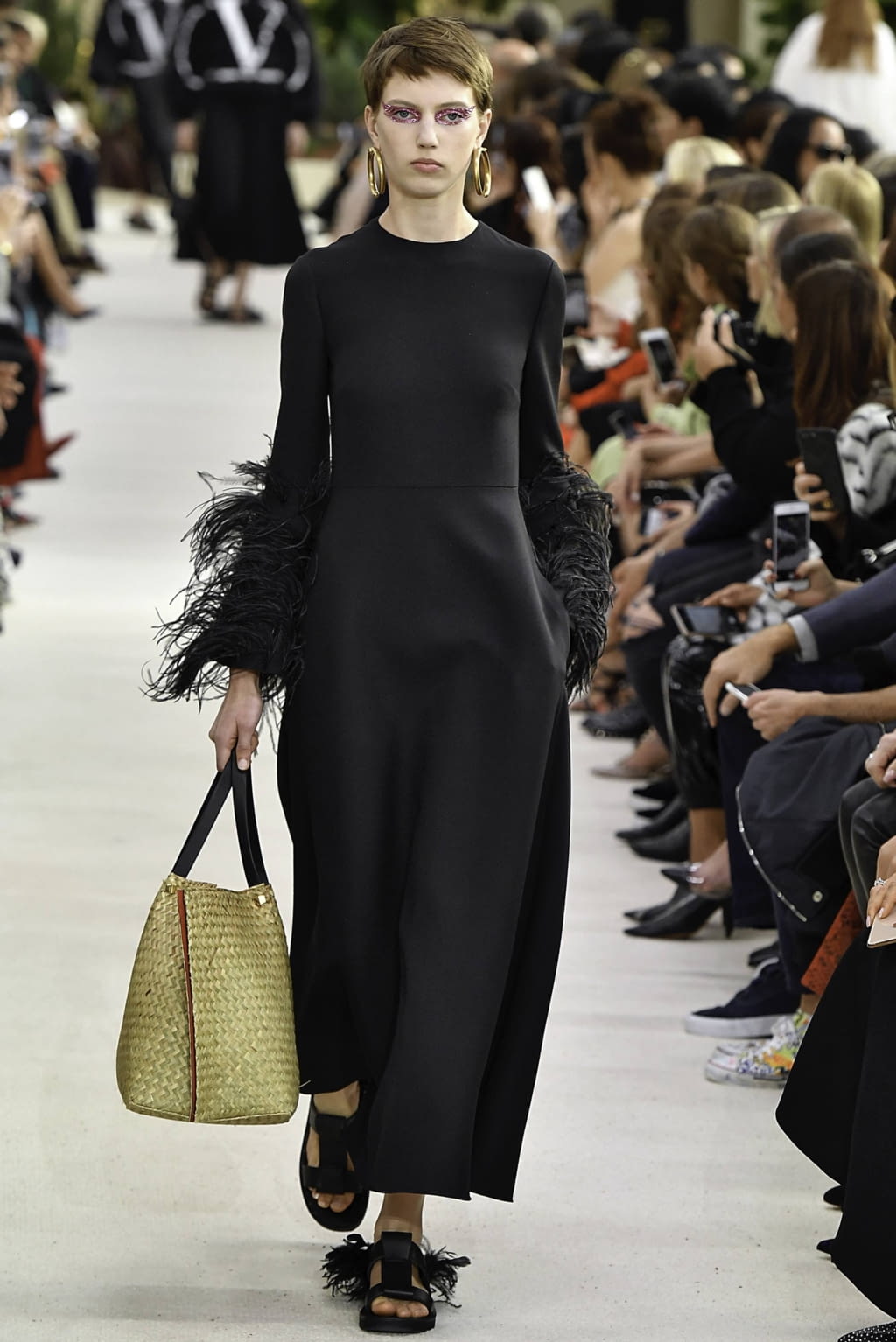 Fashion Week Paris Spring/Summer 2019 look 21 from the Valentino collection womenswear