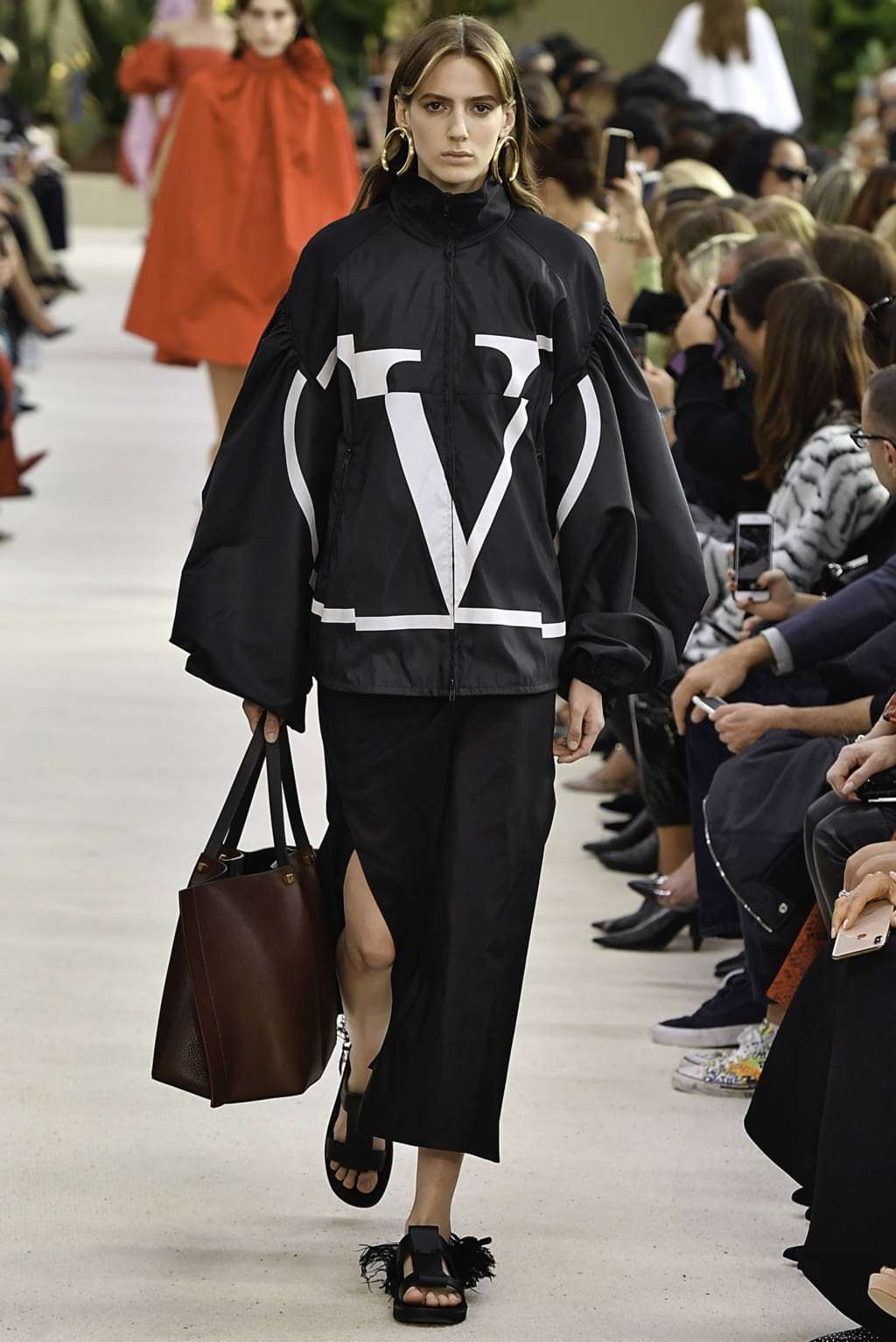 Fashion Week Paris Spring/Summer 2019 look 23 from the Valentino collection womenswear