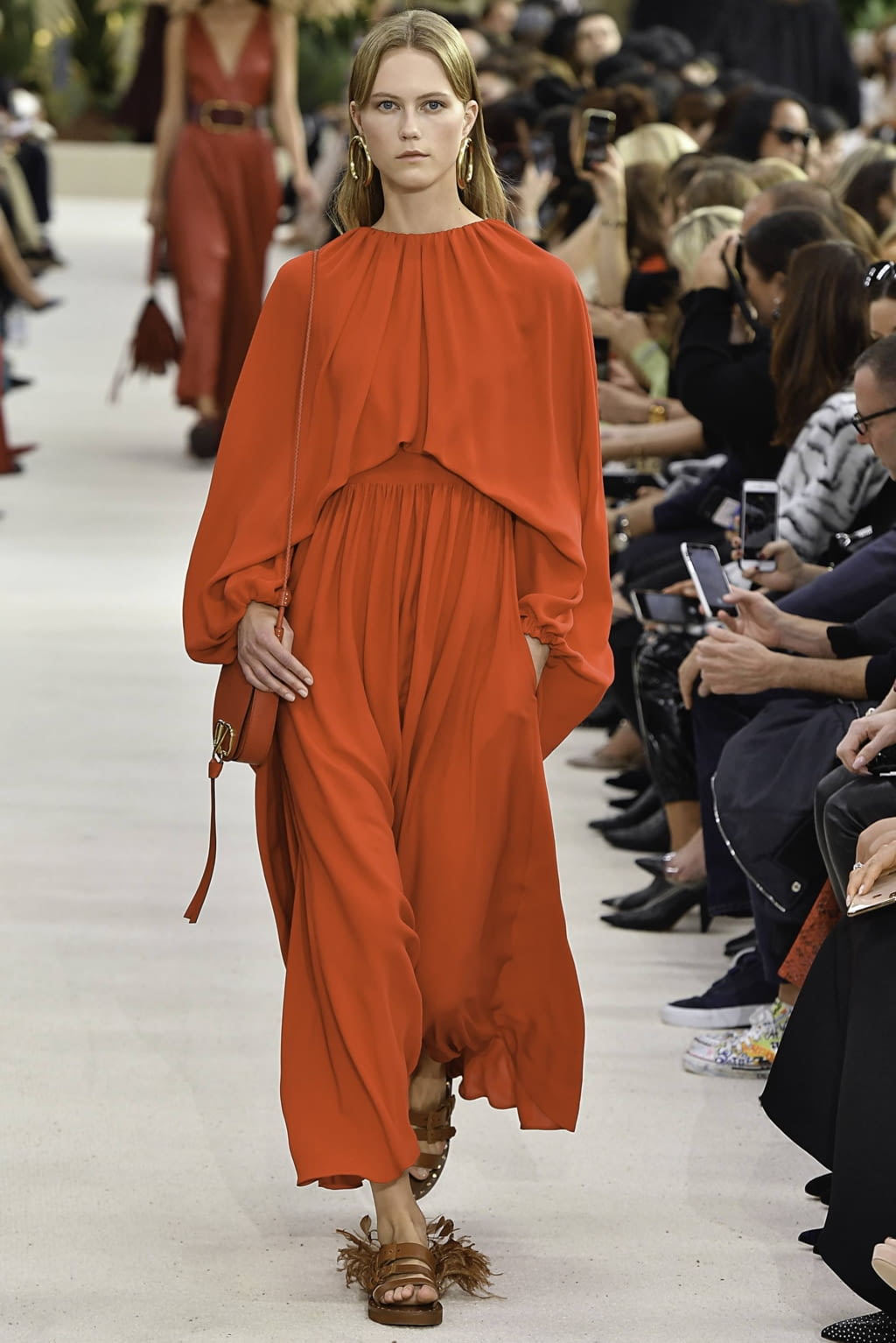 Fashion Week Paris Spring/Summer 2019 look 26 from the Valentino collection womenswear