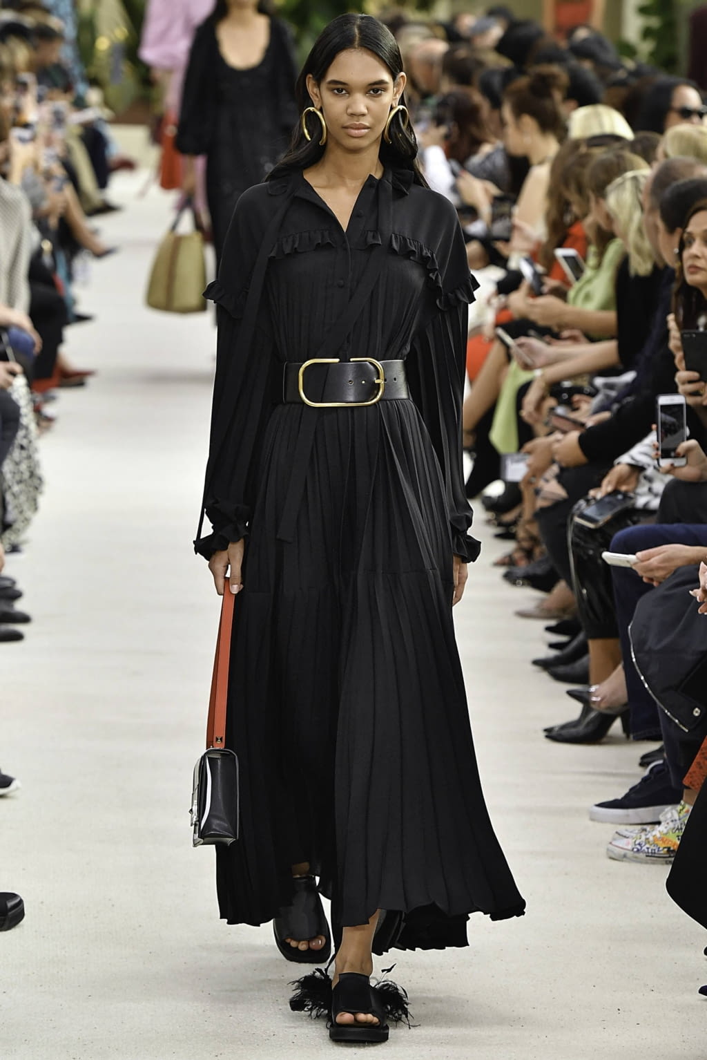 Fashion Week Paris Spring/Summer 2019 look 30 from the Valentino collection 女装