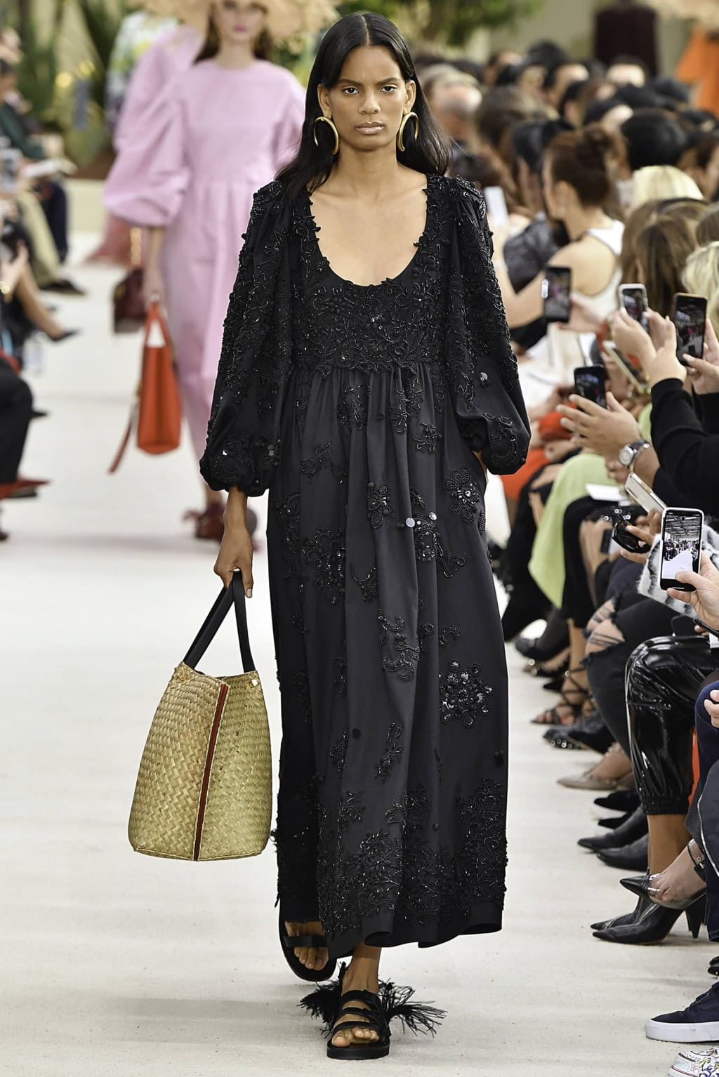 Fashion Week Paris Spring/Summer 2019 look 31 from the Valentino collection 女装