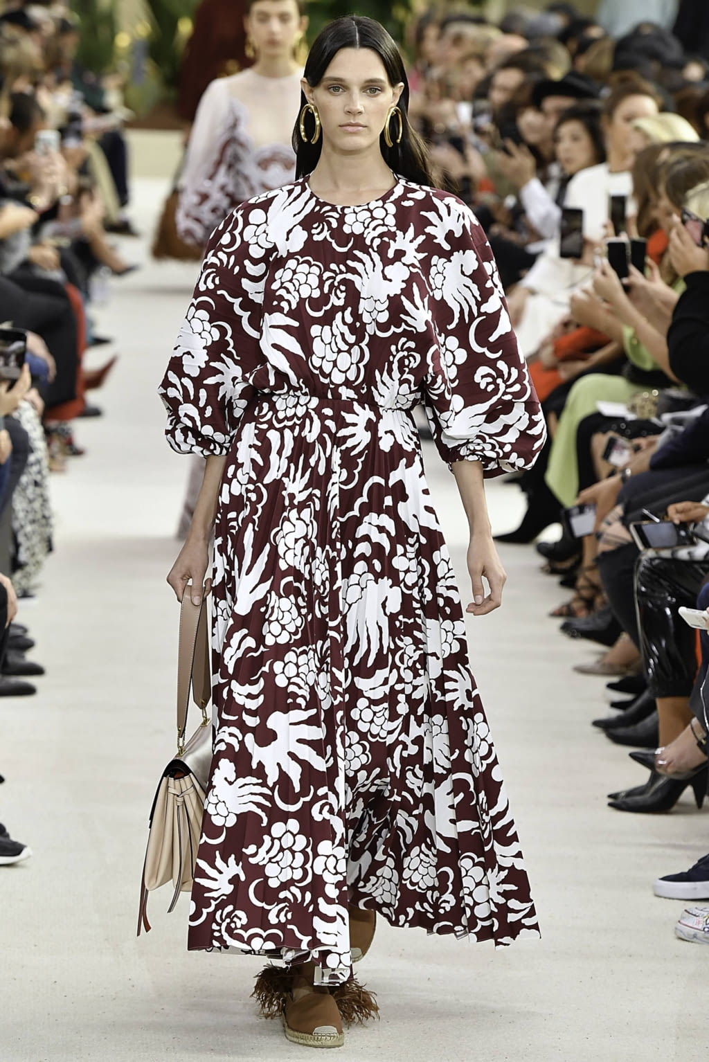 Fashion Week Paris Spring/Summer 2019 look 35 from the Valentino collection womenswear