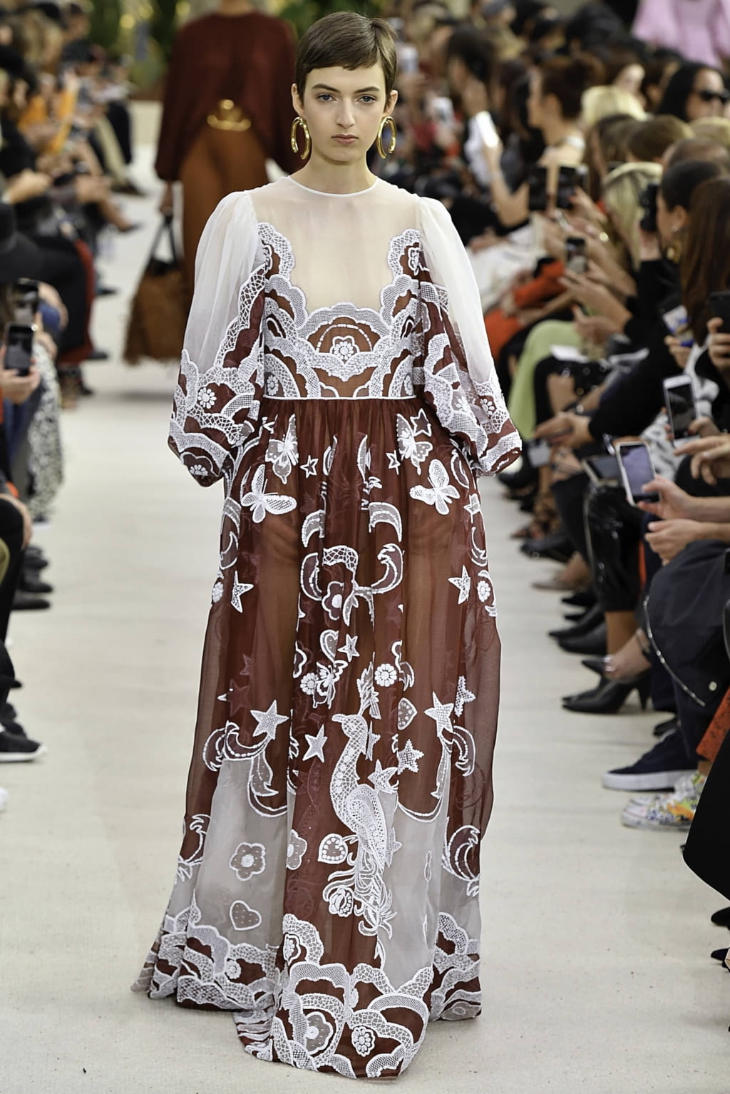 Fashion Week Paris Spring/Summer 2019 look 36 from the Valentino collection 女装