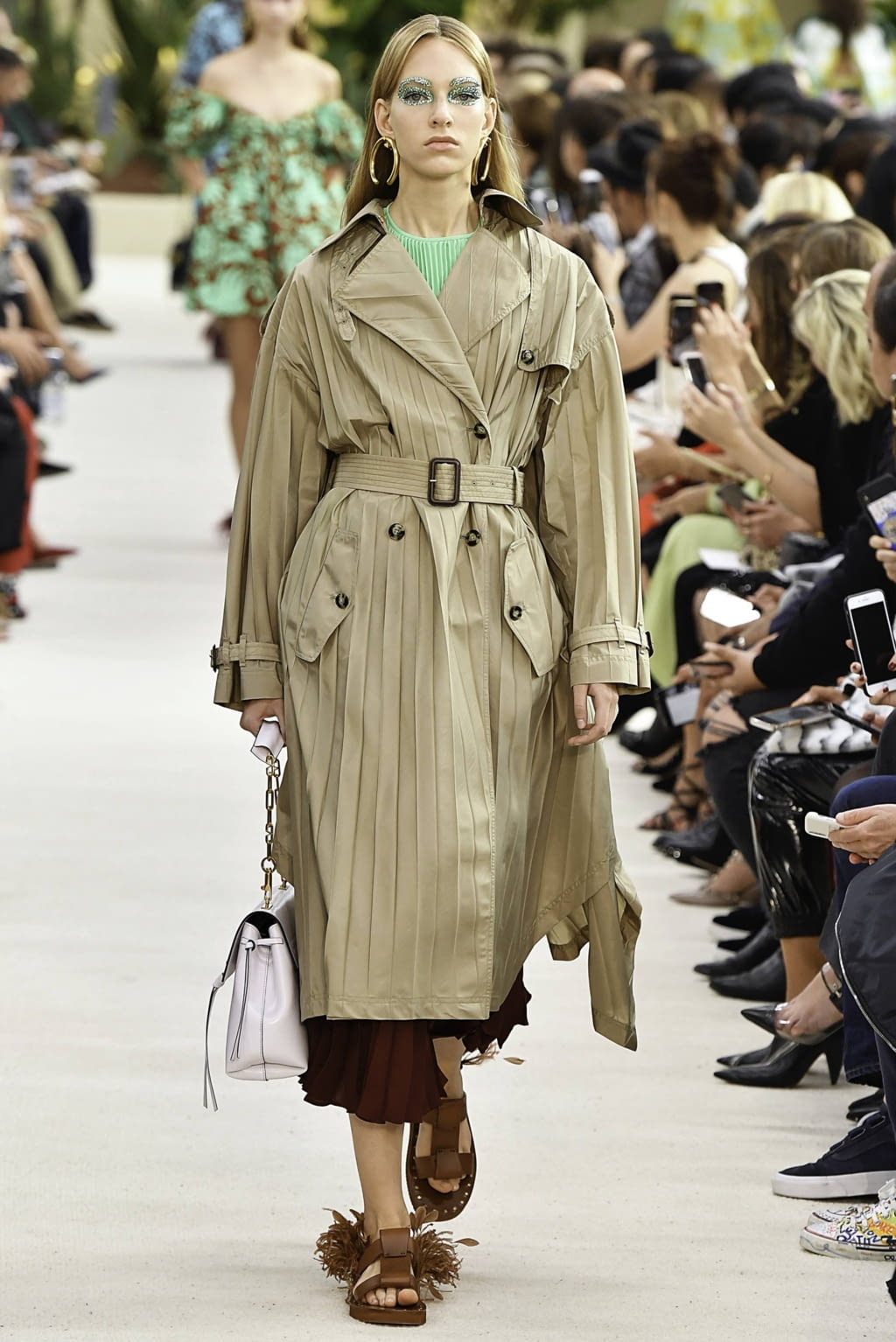 Fashion Week Paris Spring/Summer 2019 look 38 from the Valentino collection 女装
