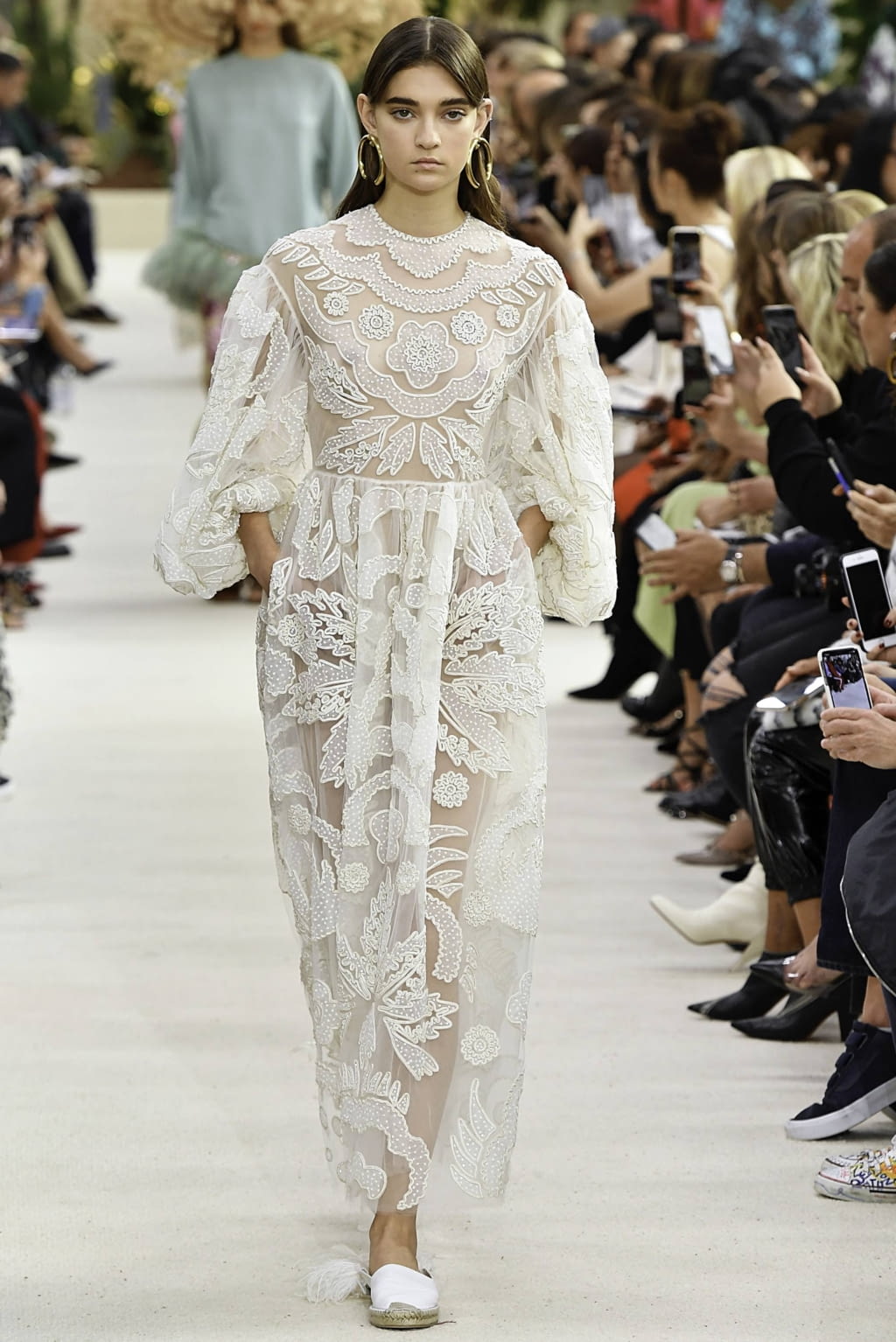 Fashion Week Paris Spring/Summer 2019 look 44 from the Valentino collection womenswear