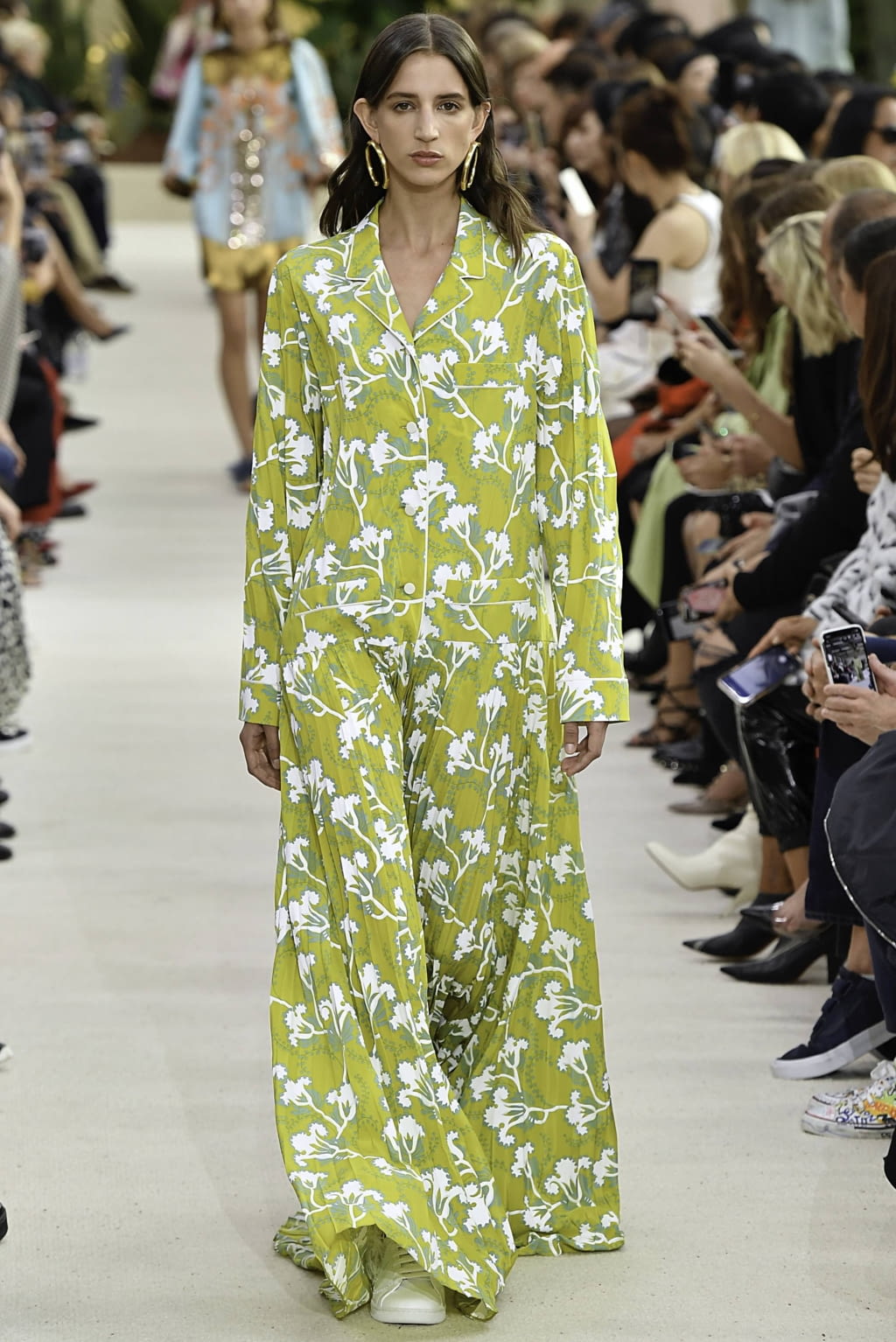 Fashion Week Paris Spring/Summer 2019 look 49 from the Valentino collection 女装