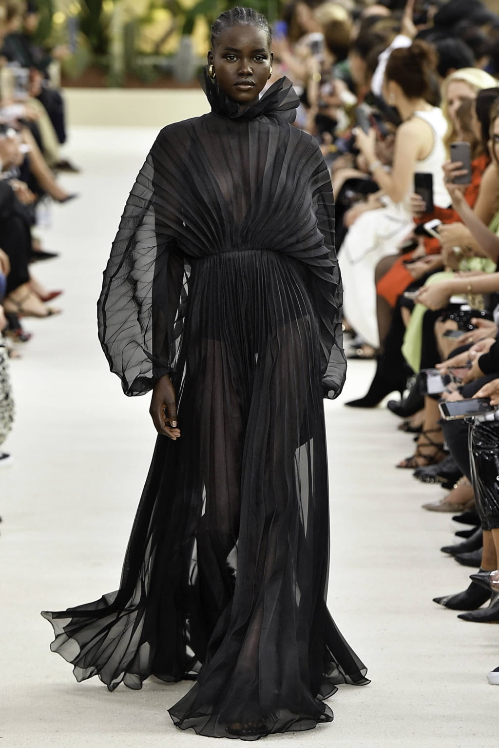 Fashion Week Paris Spring/Summer 2019 look 63 from the Valentino collection womenswear