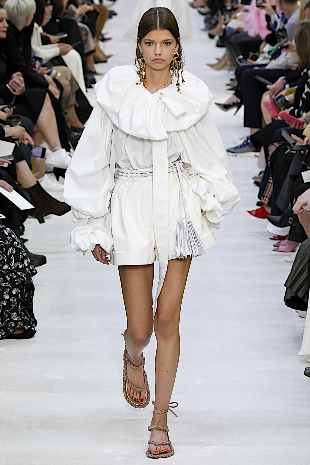 Fashion Week Paris Spring/Summer 2020 look 6 from the Valentino collection womenswear