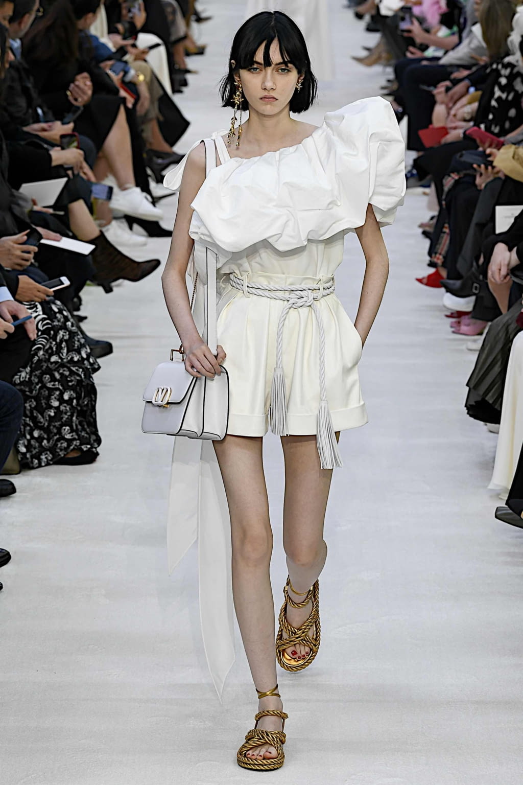Fashion Week Paris Spring/Summer 2020 look 11 from the Valentino collection womenswear