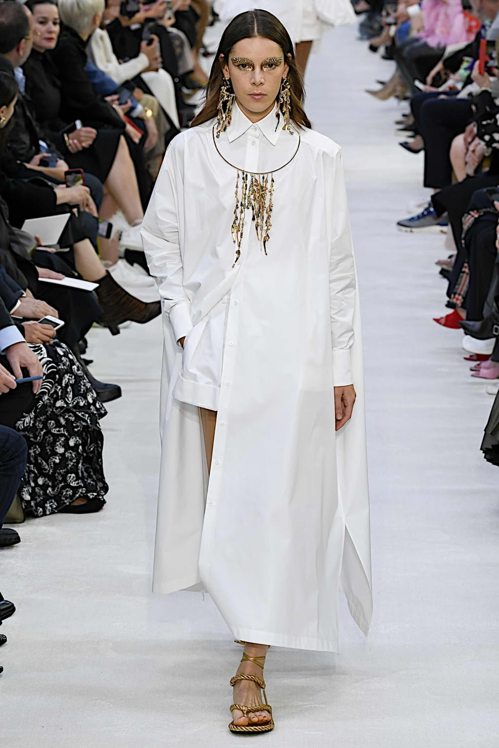 Fashion Week Paris Spring/Summer 2020 look 15 from the Valentino collection womenswear