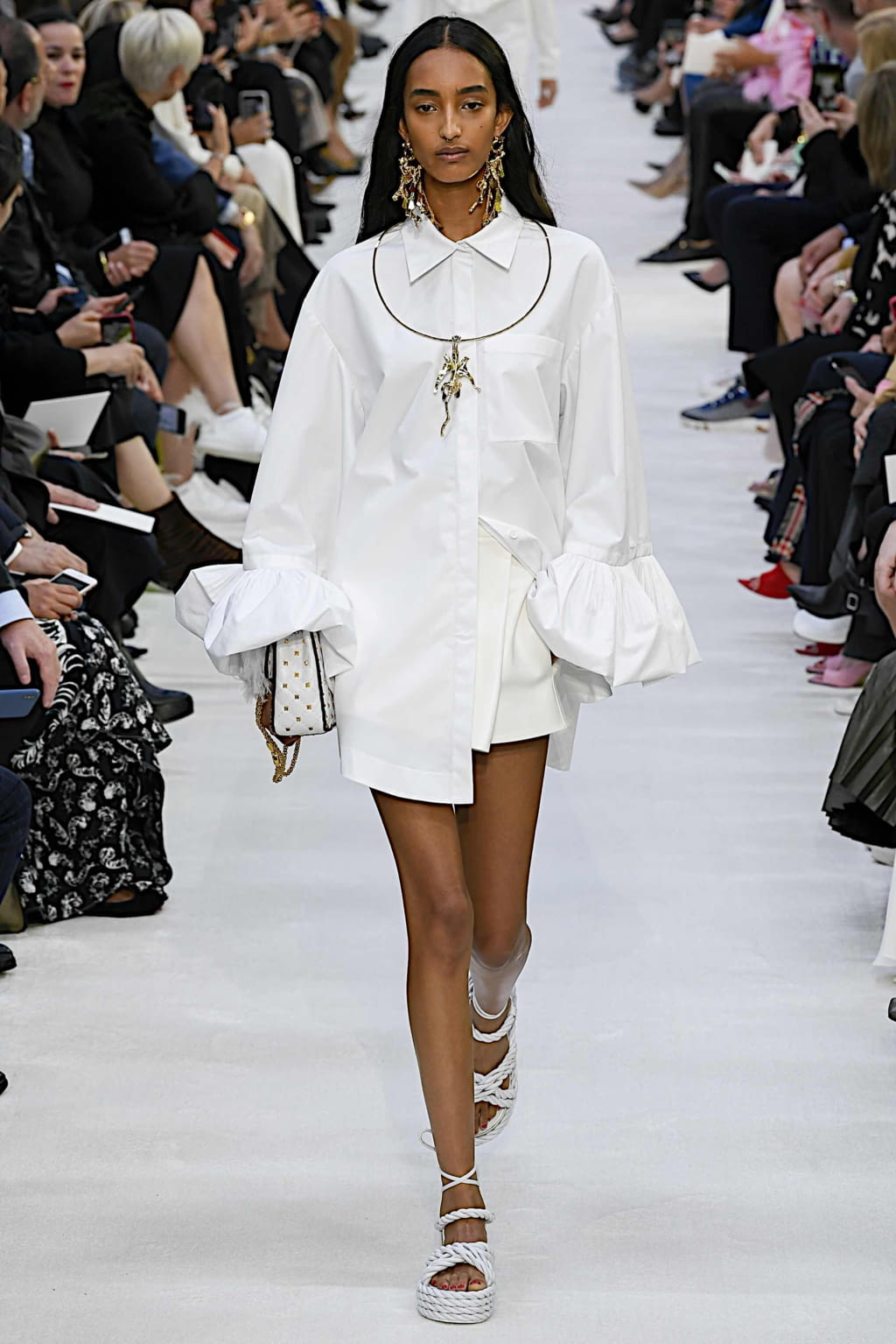 Fashion Week Paris Spring/Summer 2020 look 16 de la collection Valentino womenswear