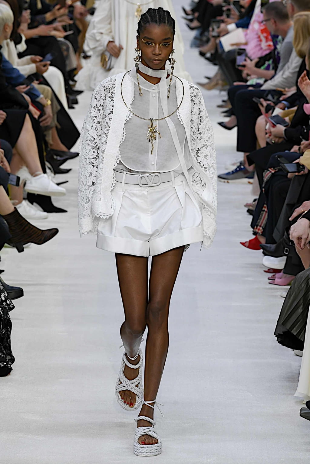 Fashion Week Paris Spring/Summer 2020 look 21 from the Valentino collection womenswear