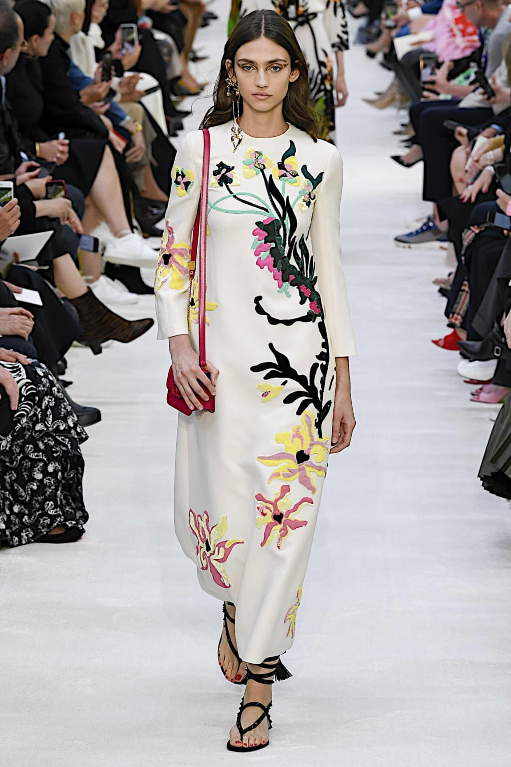 Fashion Week Paris Spring/Summer 2020 look 25 from the Valentino collection 女装