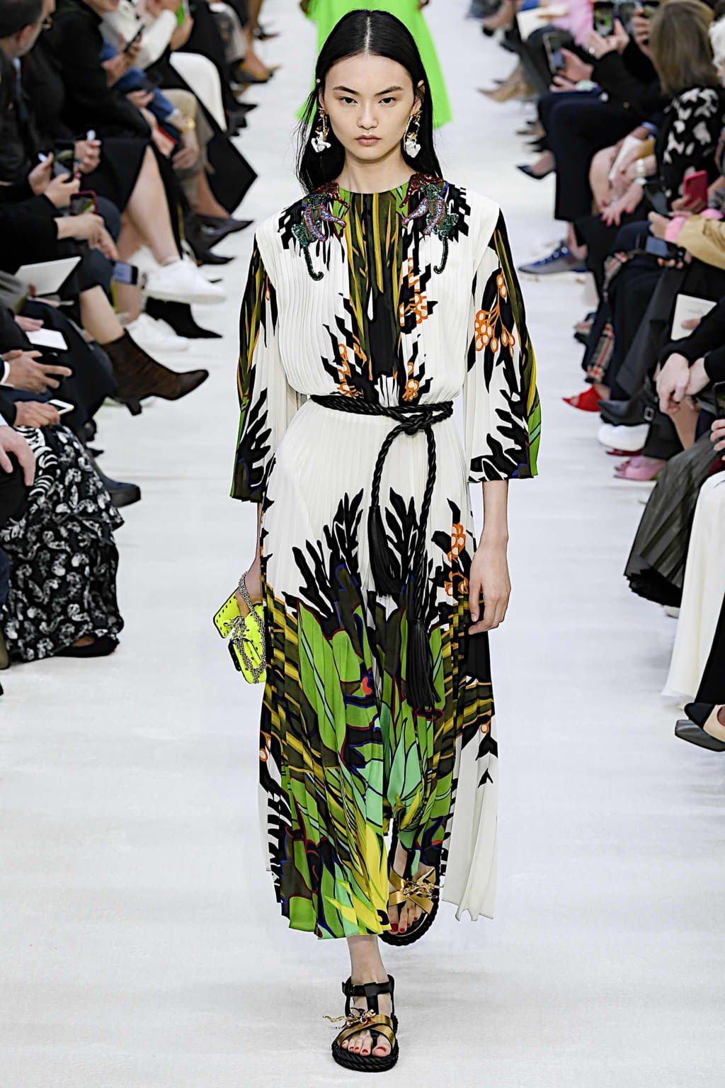 Fashion Week Paris Spring/Summer 2020 look 26 from the Valentino collection womenswear