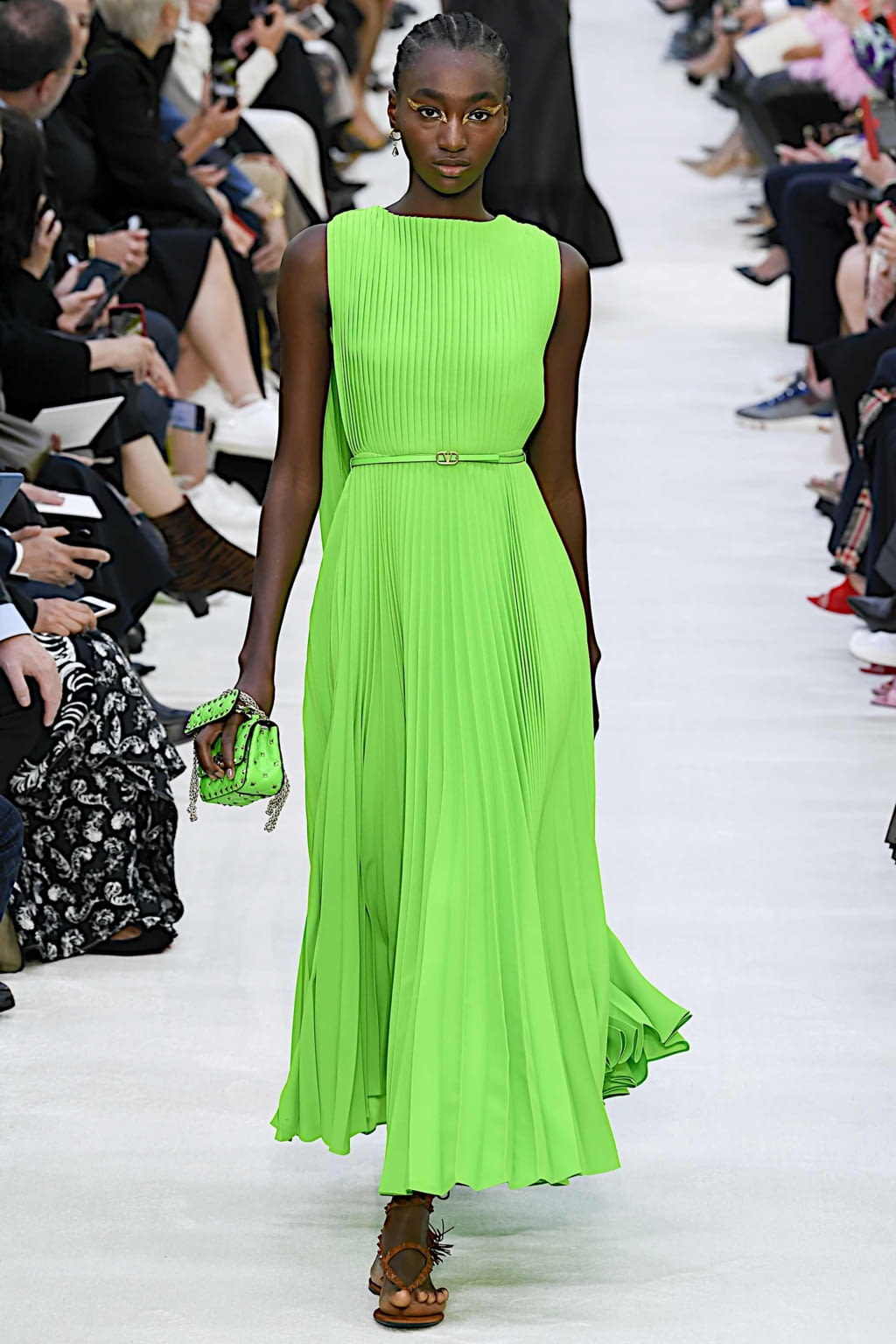 Fashion Week Paris Spring/Summer 2020 look 27 from the Valentino collection 女装