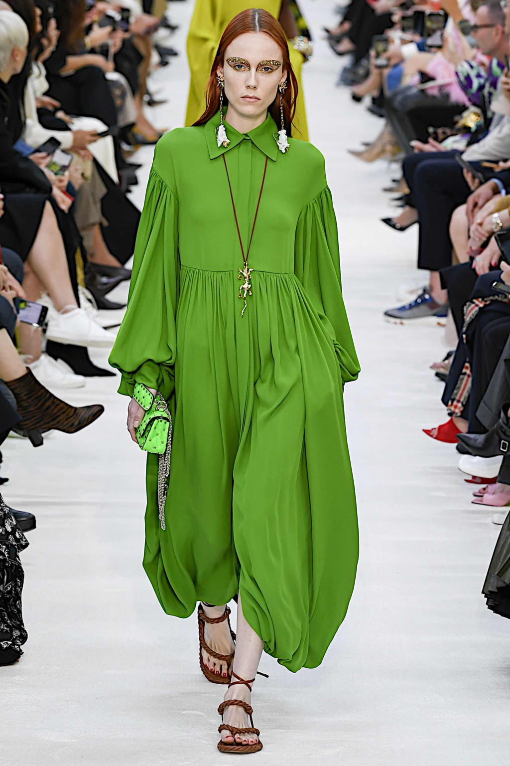 Fashion Week Paris Spring/Summer 2020 look 32 from the Valentino collection womenswear