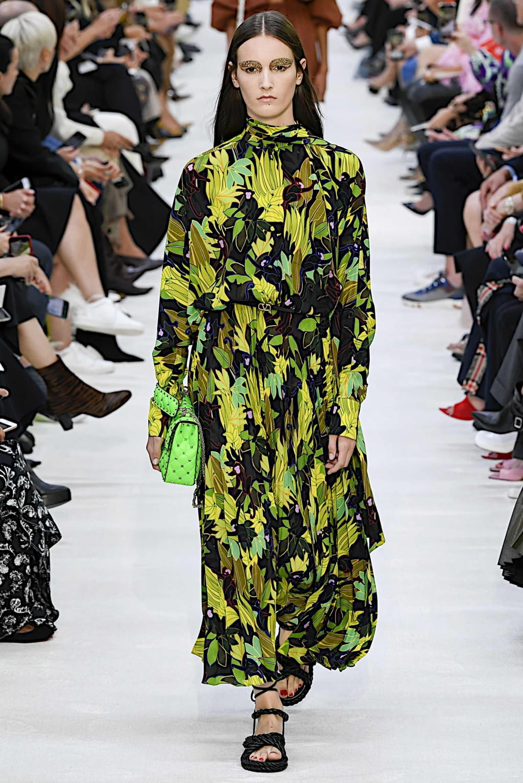 Fashion Week Paris Spring/Summer 2020 look 33 from the Valentino collection 女装
