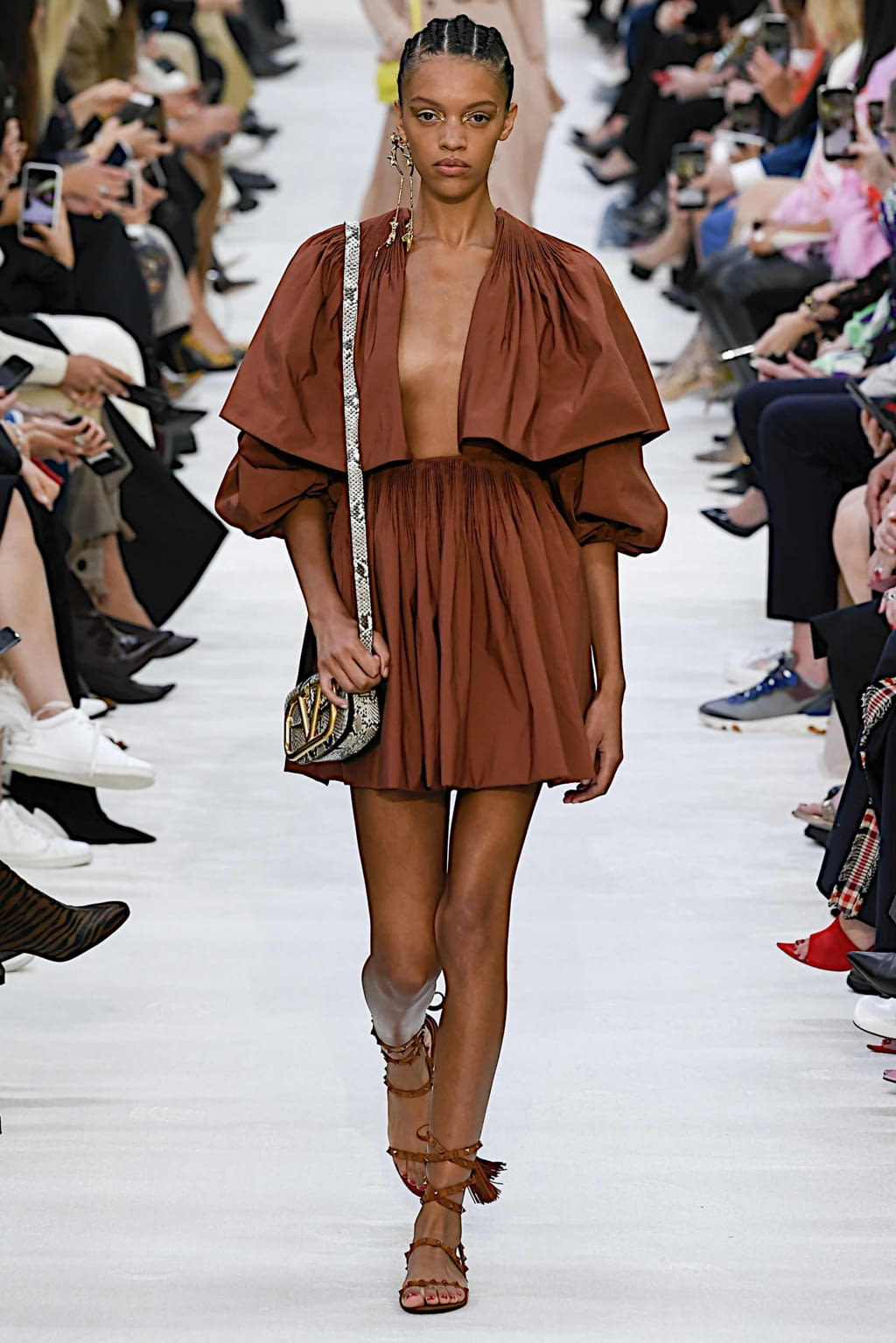 Fashion Week Paris Spring/Summer 2020 look 35 from the Valentino collection womenswear
