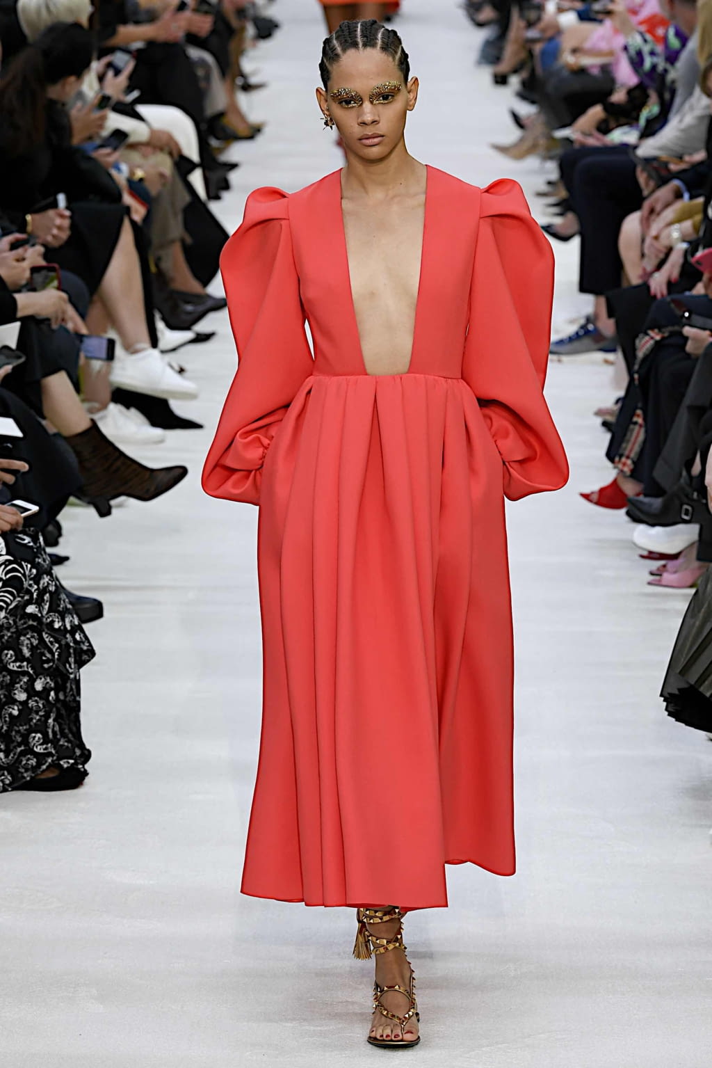 Fashion Week Paris Spring/Summer 2020 look 37 from the Valentino collection 女装