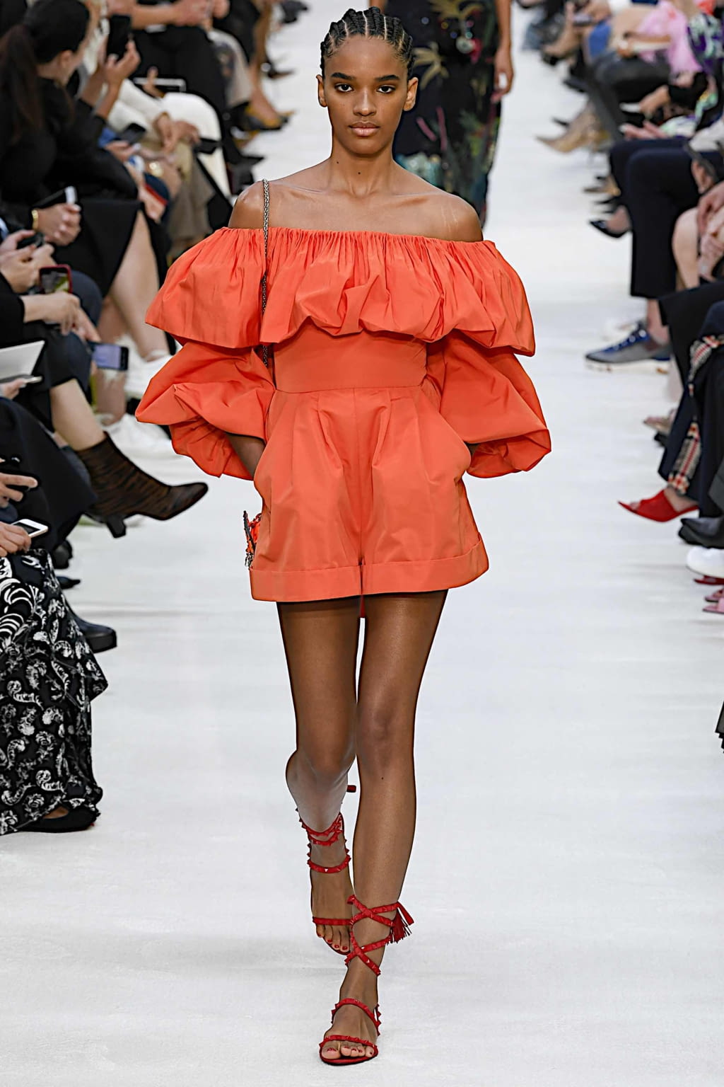 Fashion Week Paris Spring/Summer 2020 look 38 from the Valentino collection womenswear