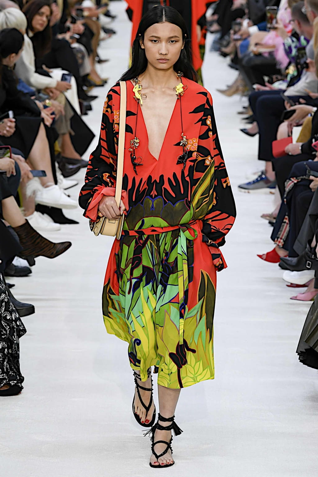 Fashion Week Paris Spring/Summer 2020 look 39 from the Valentino collection 女装