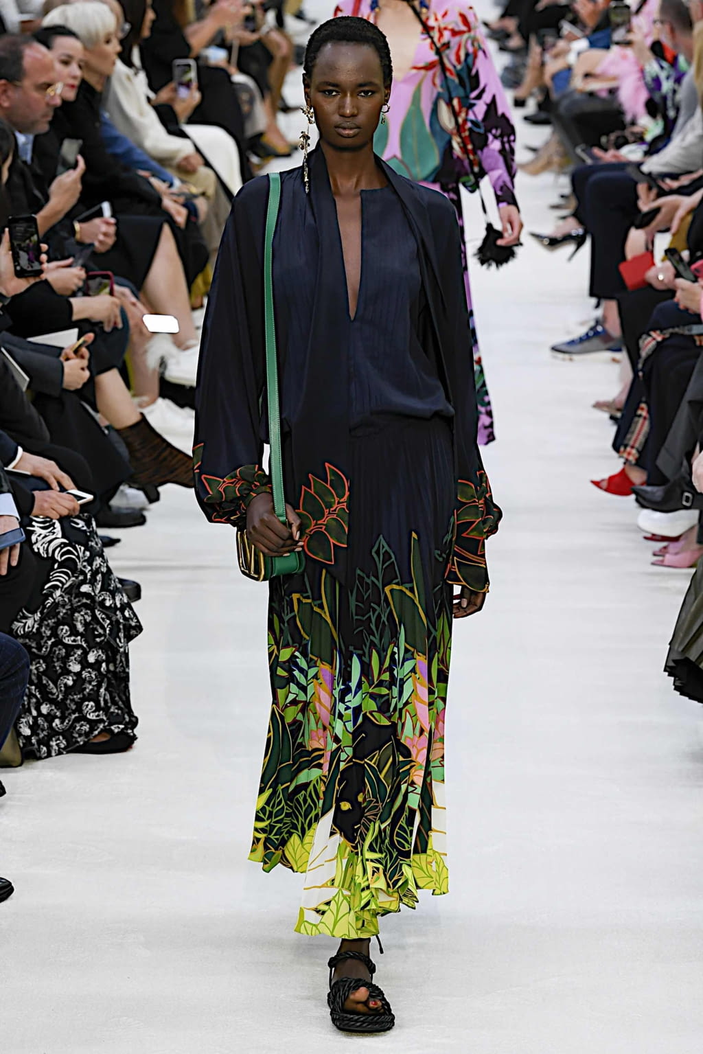 Fashion Week Paris Spring/Summer 2020 look 48 from the Valentino collection 女装