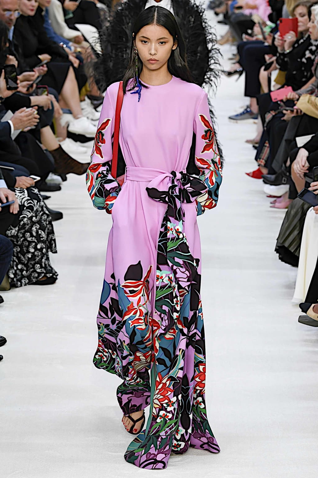 Fashion Week Paris Spring/Summer 2020 look 51 from the Valentino collection 女装