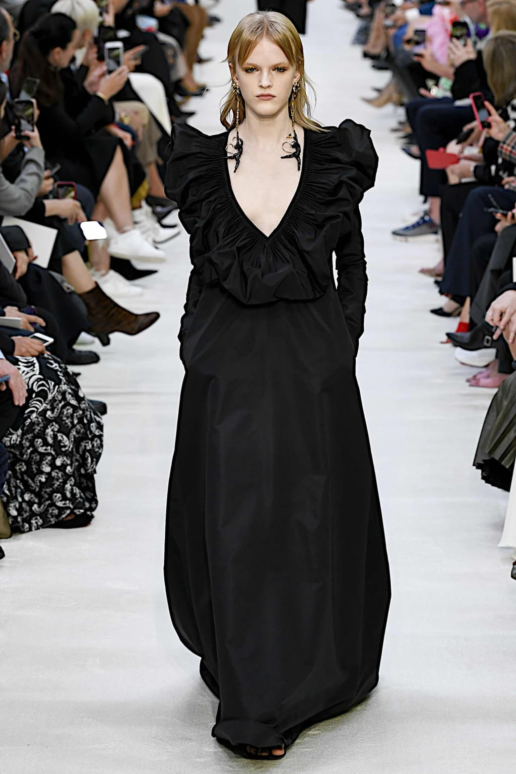 Fashion Week Paris Spring/Summer 2020 look 69 de la collection Valentino womenswear