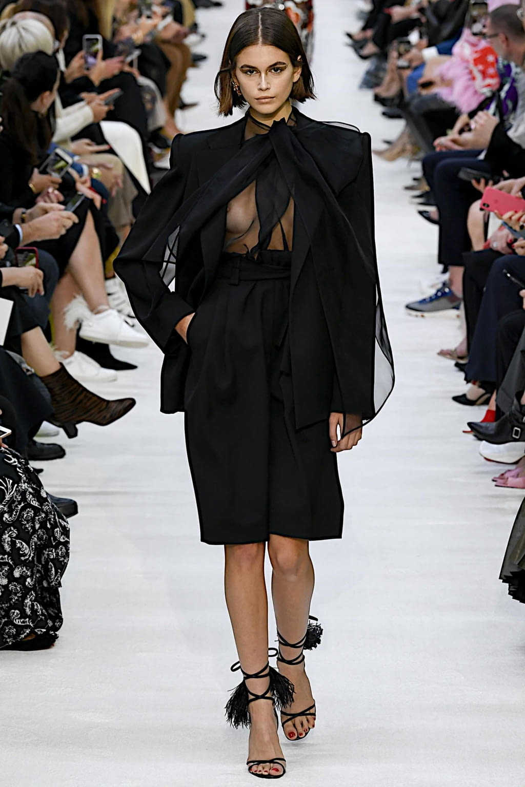 Fashion Week Paris Spring/Summer 2020 look 70 from the Valentino collection 女装