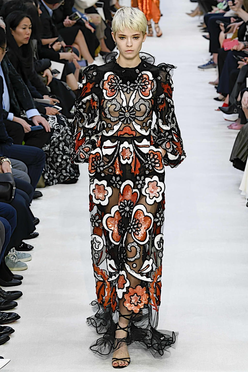Fashion Week Paris Spring/Summer 2020 look 71 from the Valentino collection womenswear