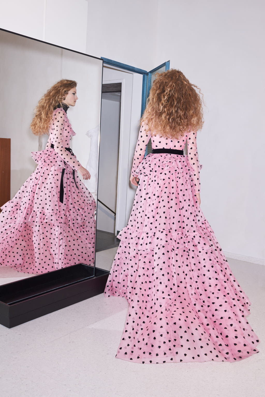 Fashion Week Paris Pre-Fall 2018 look 29 from the Valentino collection 女装