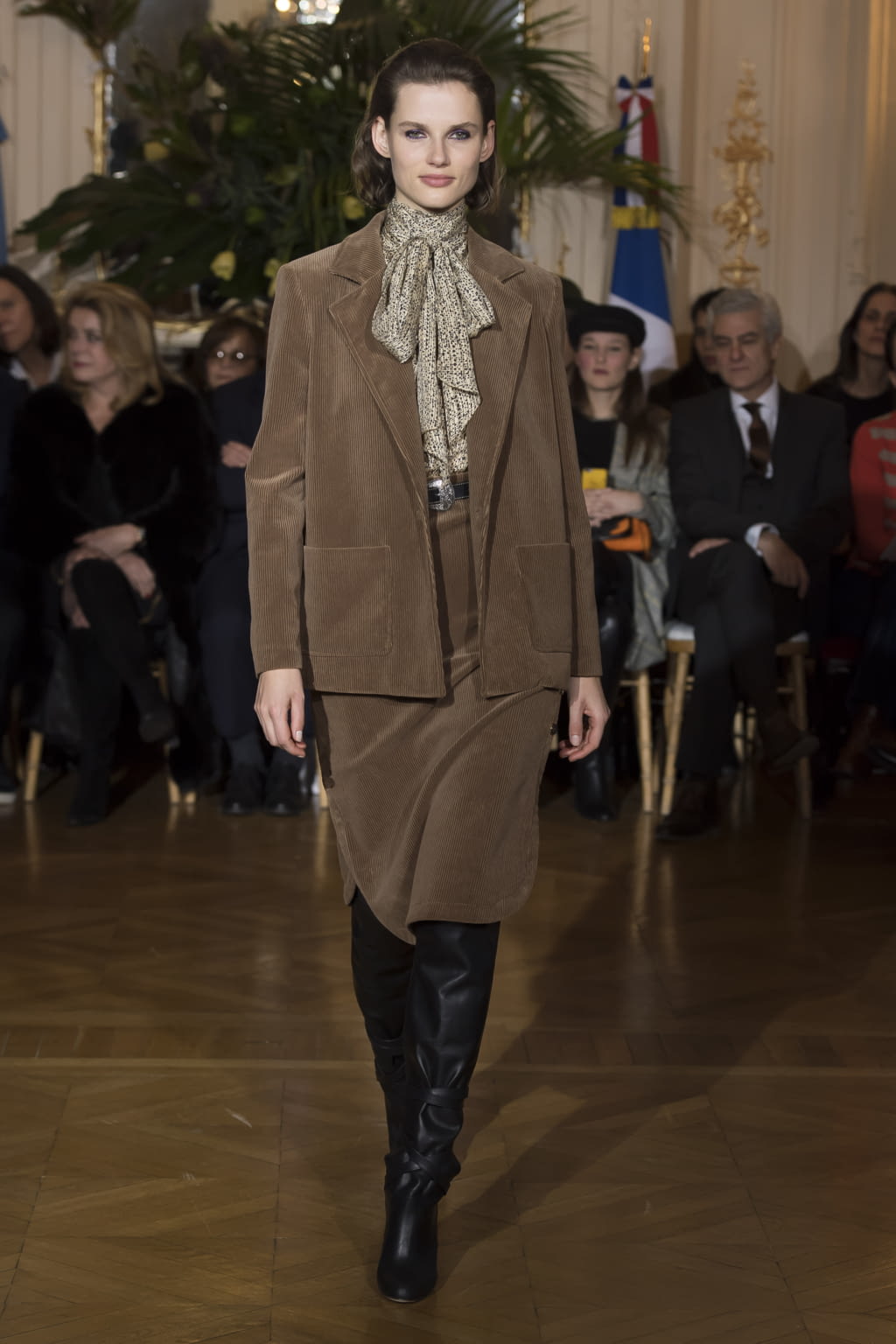 Fashion Week Paris Fall/Winter 2018 look 12 de la collection Vanessa Seward womenswear