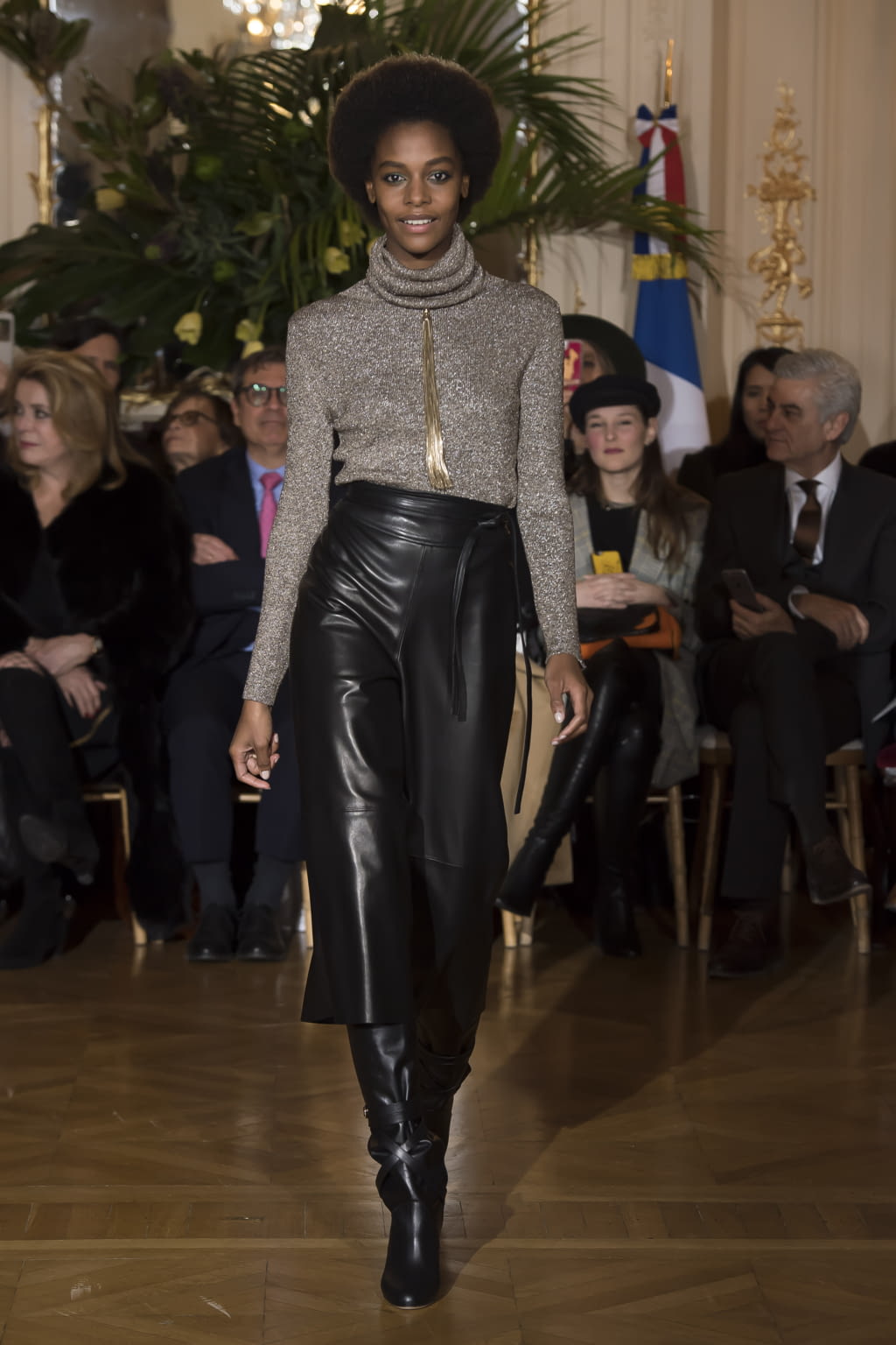 Fashion Week Paris Fall/Winter 2018 look 25 from the Vanessa Seward collection womenswear