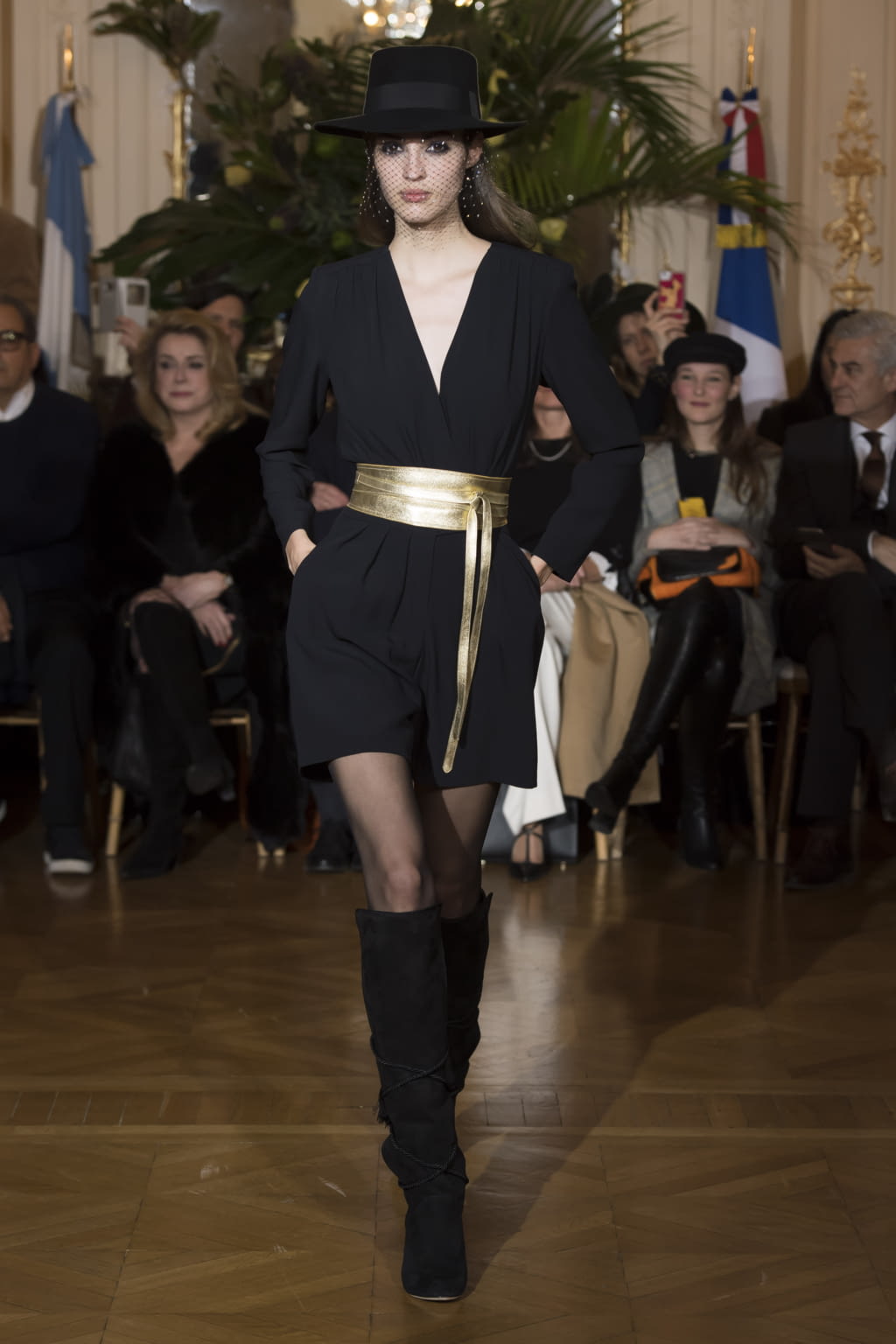 Fashion Week Paris Fall/Winter 2018 look 27 from the Vanessa Seward collection womenswear